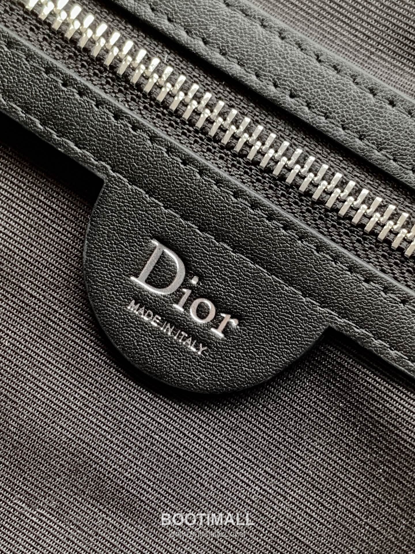 Dior Jett Oblique Canvas Messenger Bag with CD Buckle Flap 디올 제트 오블리크 캔버스 CD 버클 플랩 메신저백 블랙 2DBCA627YUS 20cm 9