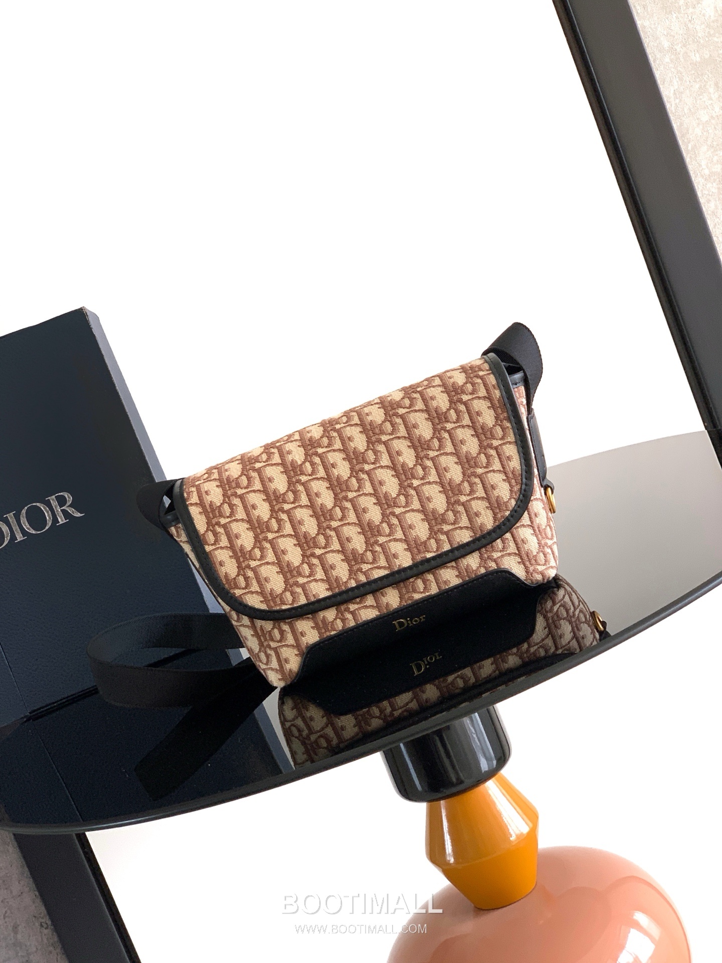 Dior Jett Oblique Canvas Messenger Bag with CD Buckle Flap 디올 제트 오블리크 캔버스 CD 버클 플랩 메신저백 블랙 2DBCA627YUS 20cm 1