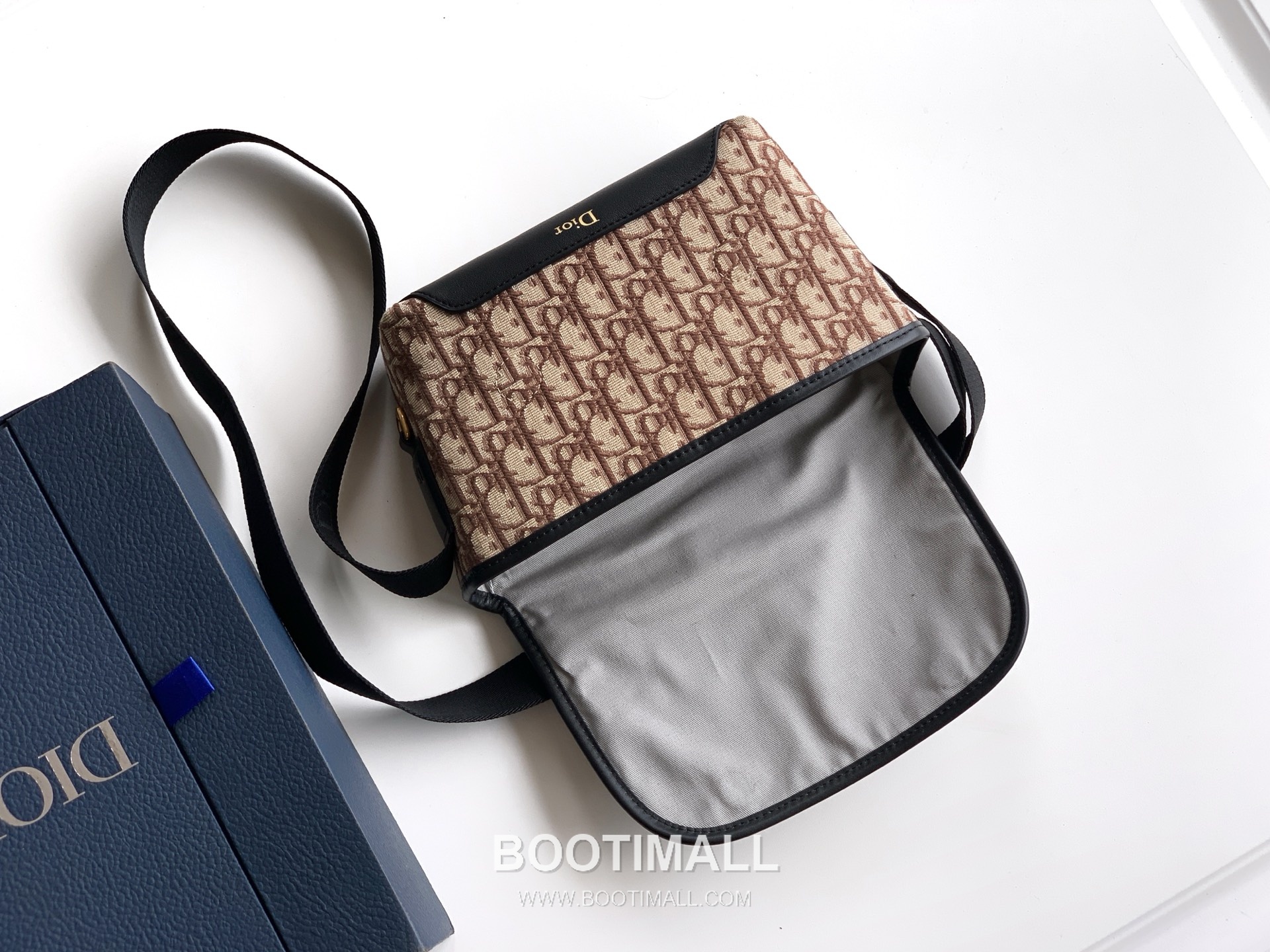 Dior Jett Oblique Canvas Messenger Bag with CD Buckle Flap 디올 제트 오블리크 캔버스 CD 버클 플랩 메신저백 블랙 2DBCA627YUS 20cm 5