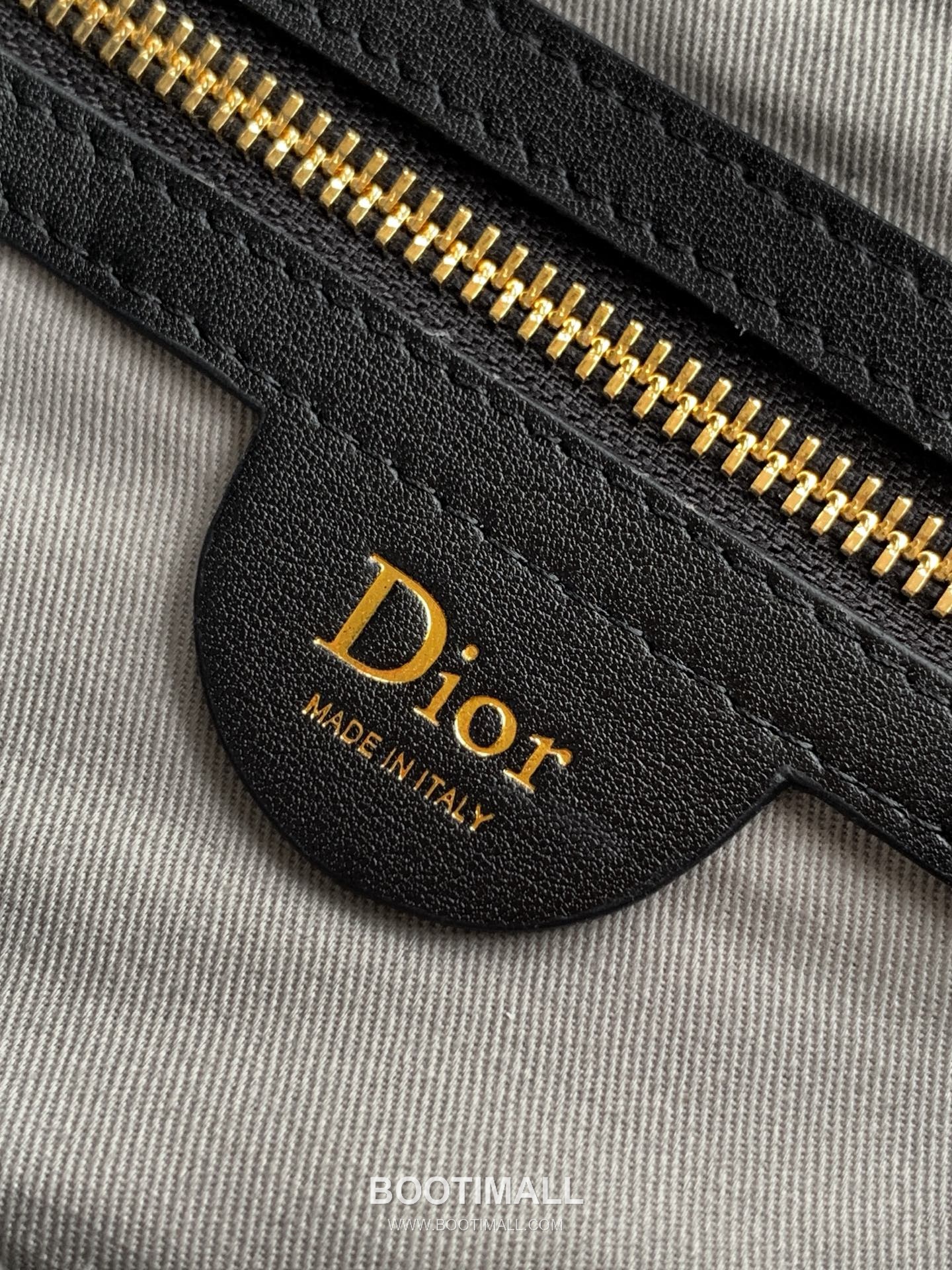 Dior Jett Oblique Canvas Messenger Bag with CD Buckle Flap 디올 제트 오블리크 캔버스 CD 버클 플랩 메신저백 블랙 2DBCA627YUS 20cm 9