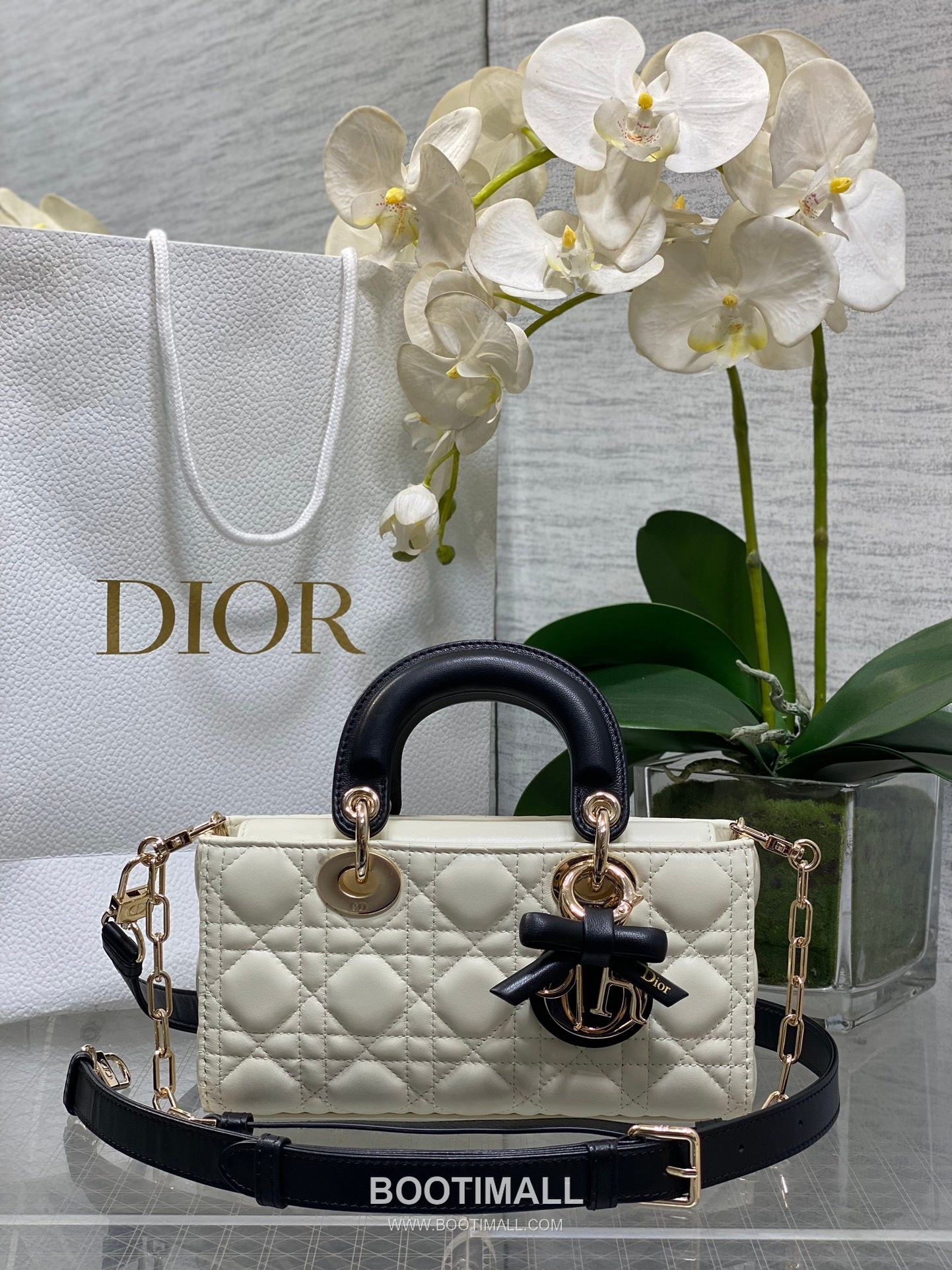 Dior D-Joy Lambskin Quilted Top Handle Bag with Bow Charm Double Strap 디올 디조이 램스킨 퀼팅 보우 참 더블 스트랩 탑핸들백 블랙 22cm 1