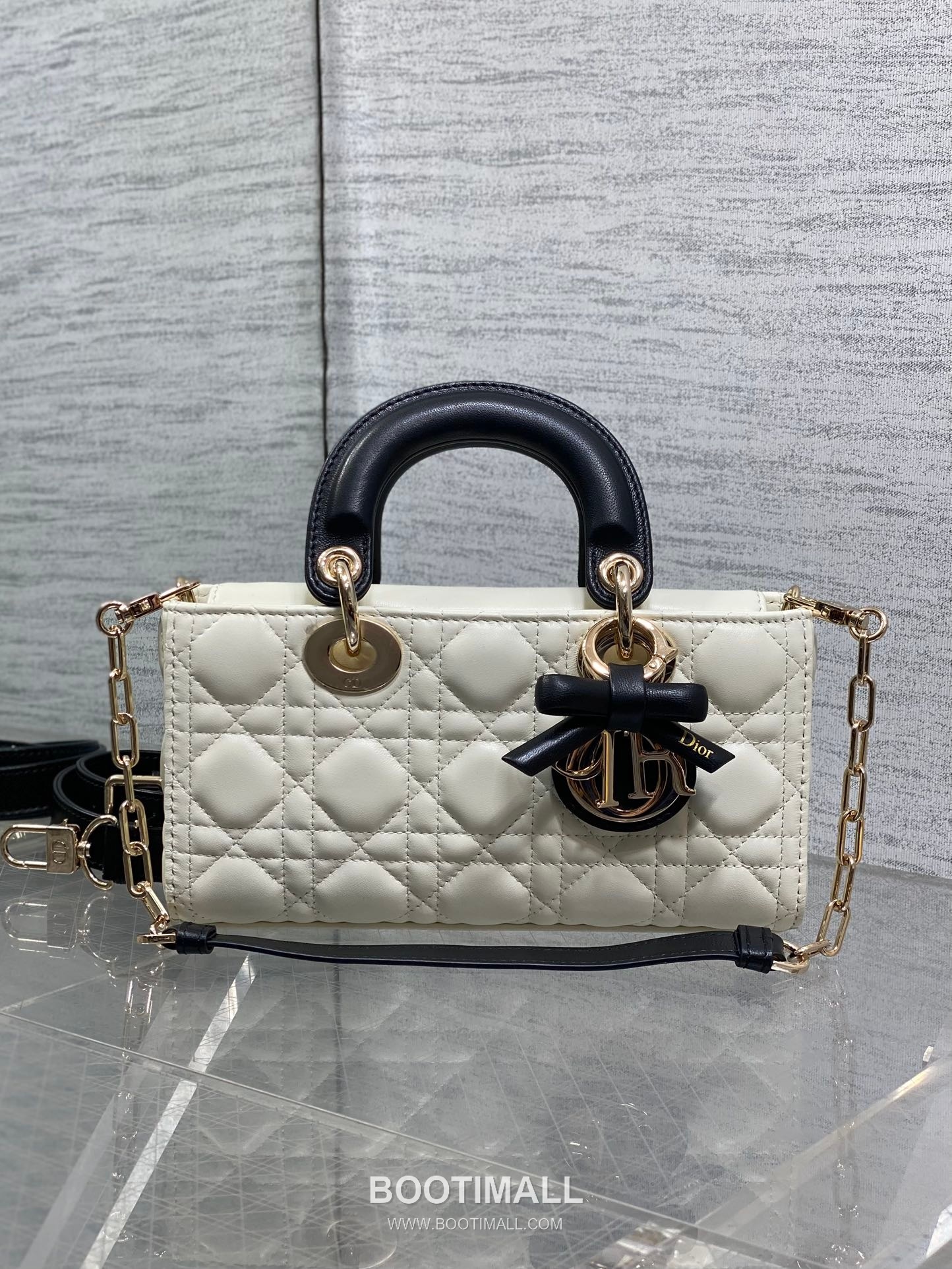 Dior D-Joy Lambskin Quilted Top Handle Bag with Bow Charm Double Strap 디올 디조이 램스킨 퀼팅 보우 참 더블 스트랩 탑핸들백 블랙 22cm 3
