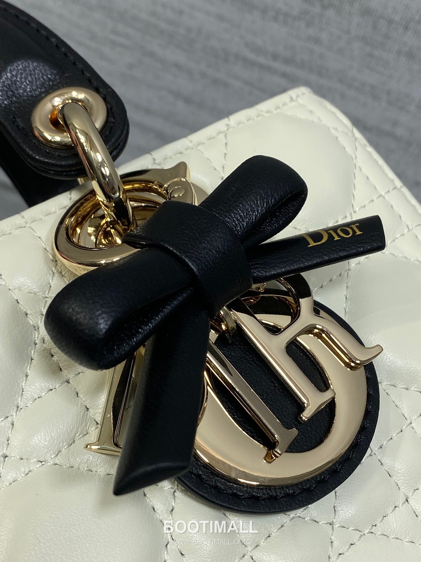 Dior D-Joy Lambskin Quilted Top Handle Bag with Bow Charm Double Strap 디올 디조이 램스킨 퀼팅 보우 참 더블 스트랩 탑핸들백 블랙 22cm 4