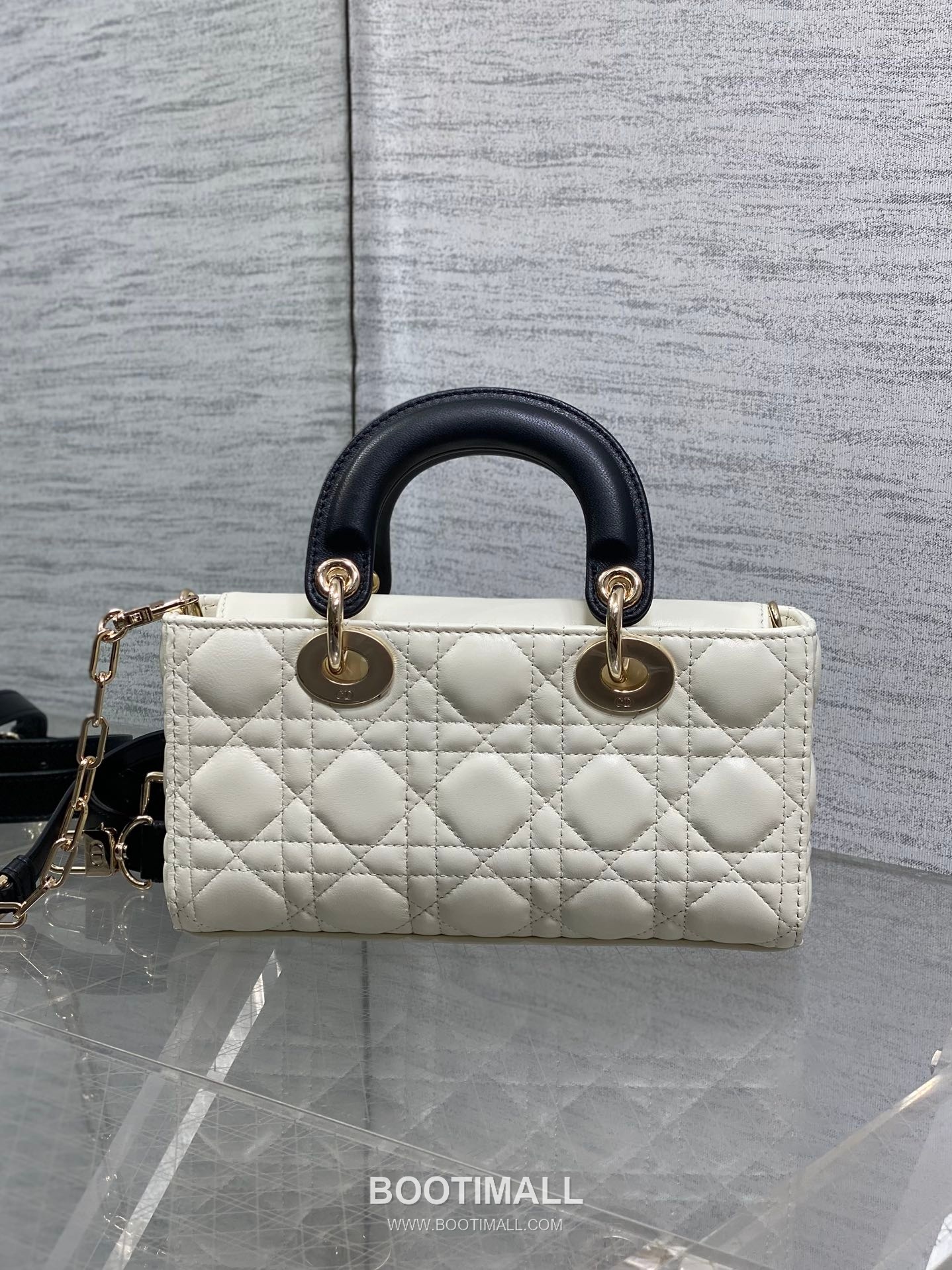Dior D-Joy Lambskin Quilted Top Handle Bag with Bow Charm Double Strap 디올 디조이 램스킨 퀼팅 보우 참 더블 스트랩 탑핸들백 블랙 22cm 7