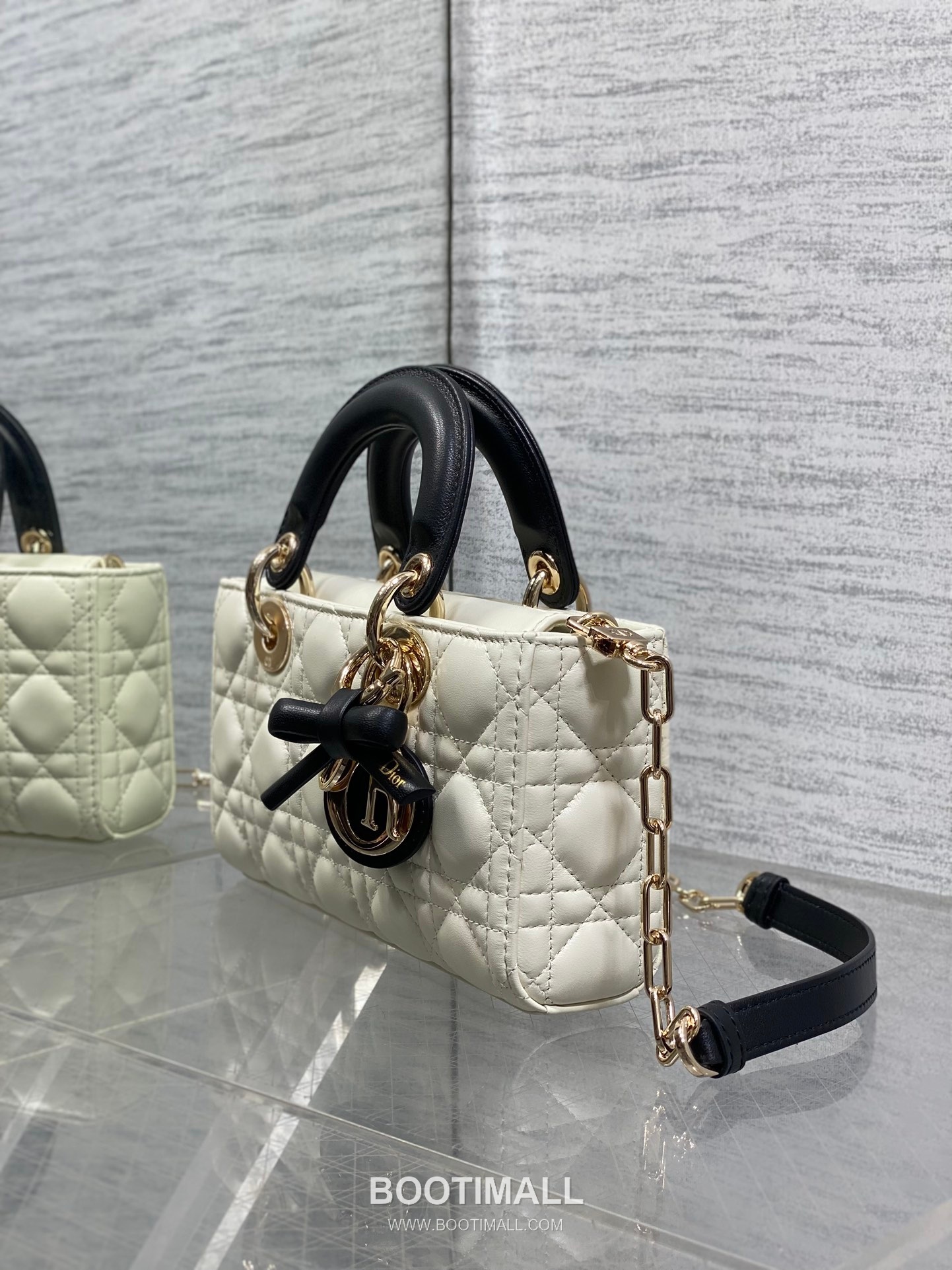 Dior D-Joy Lambskin Quilted Top Handle Bag with Bow Charm Double Strap 디올 디조이 램스킨 퀼팅 보우 참 더블 스트랩 탑핸들백 블랙 22cm 8