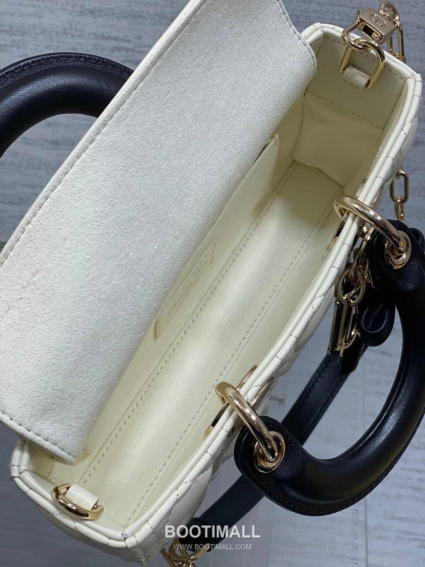 Dior D-Joy Lambskin Quilted Top Handle Bag with Bow Charm Double Strap 디올 디조이 램스킨 퀼팅 보우 참 더블 스트랩 탑핸들백 블랙 22cm 10