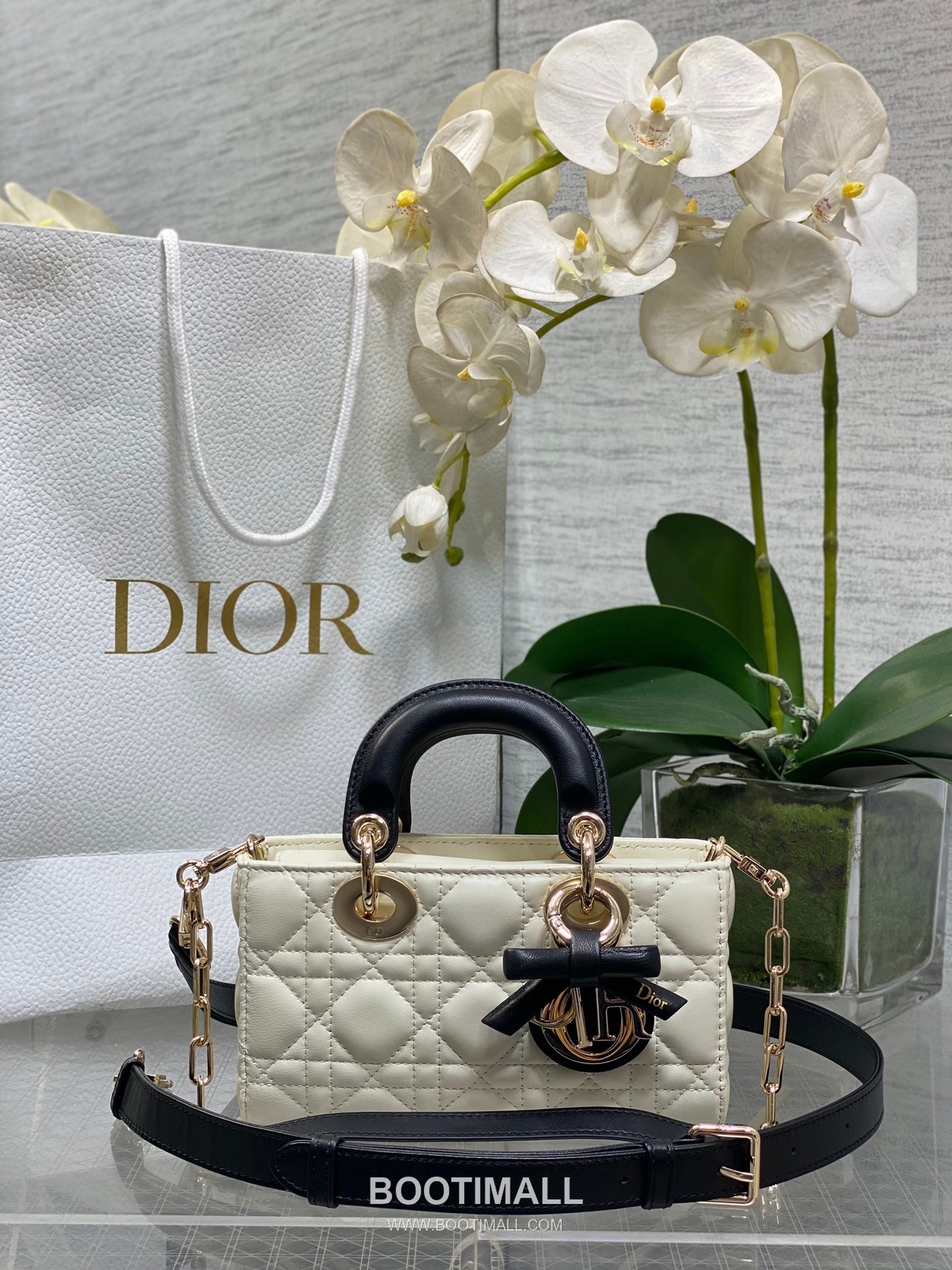 Dior D-Joy Lambskin Quilted Top Handle Bag with Bow Charm Double Strap 디올 디조이 램스킨 퀼팅 보우 참 더블 스트랩 탑핸들백 블랙 19cm 1
