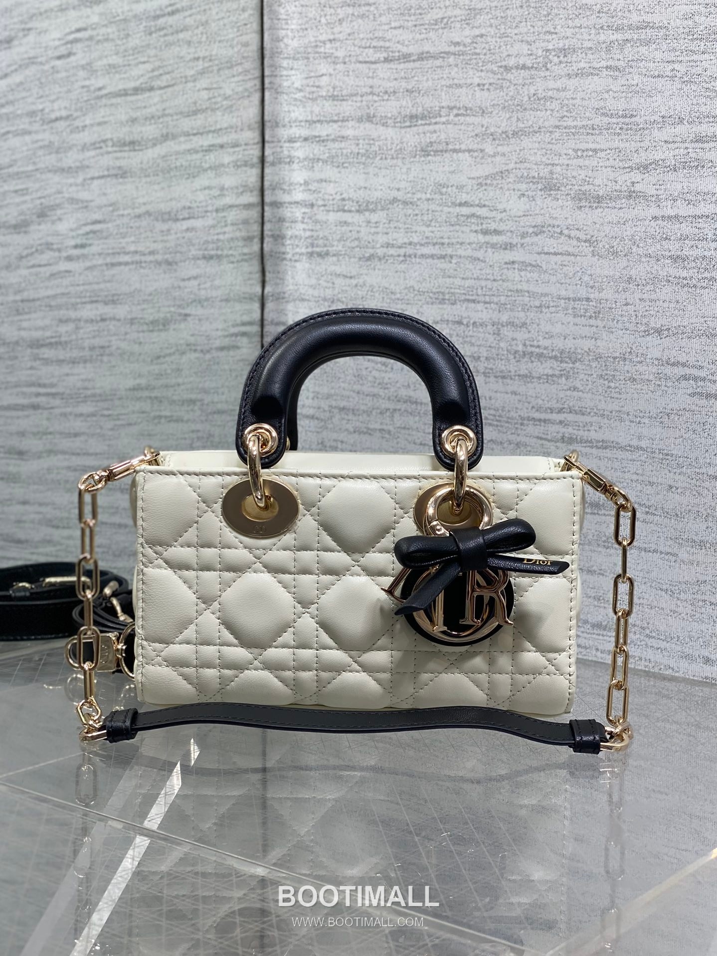 Dior D-Joy Lambskin Quilted Top Handle Bag with Bow Charm Double Strap 디올 디조이 램스킨 퀼팅 보우 참 더블 스트랩 탑핸들백 블랙 19cm 3