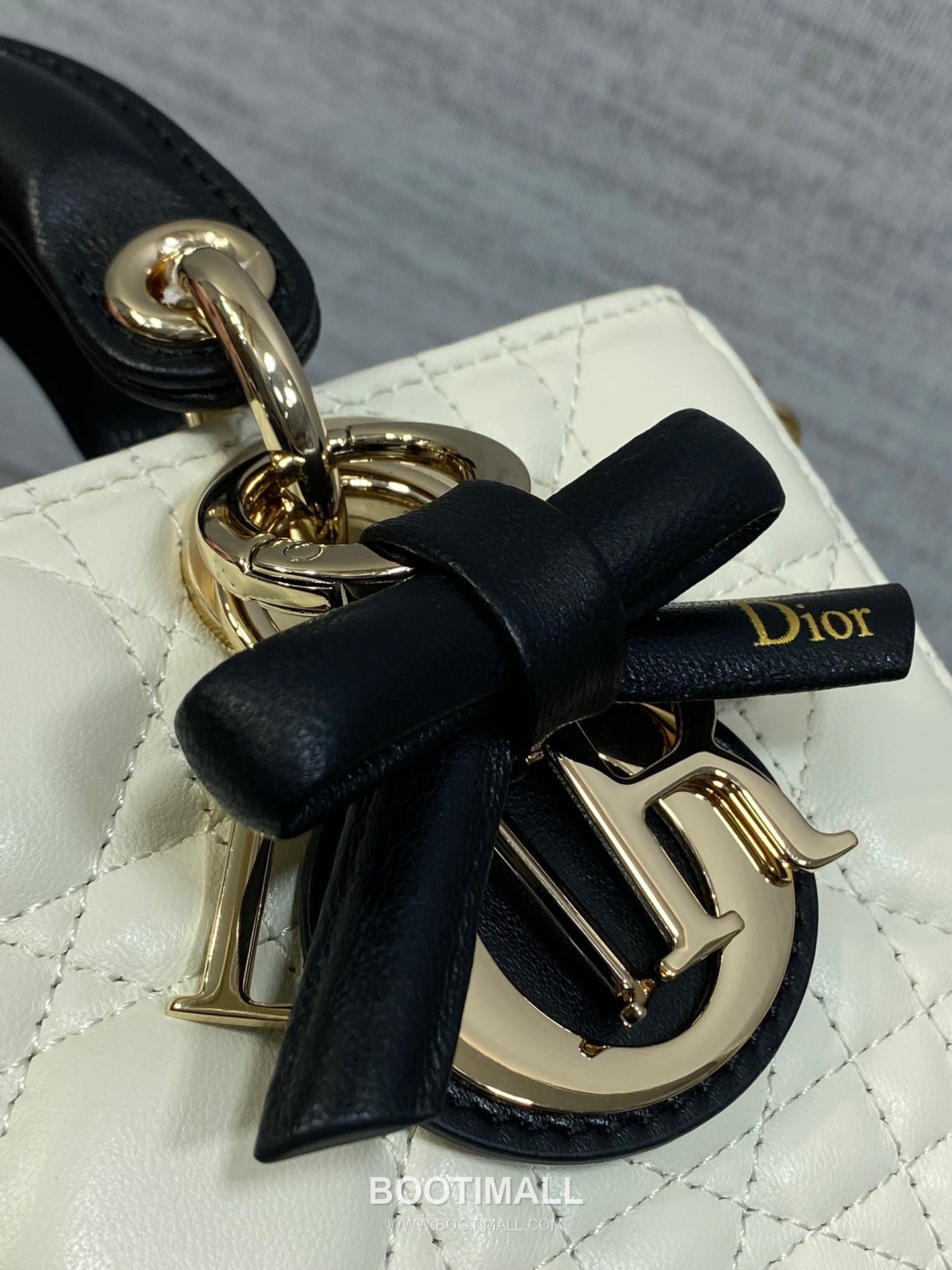 Dior D-Joy Lambskin Quilted Top Handle Bag with Bow Charm Double Strap 디올 디조이 램스킨 퀼팅 보우 참 더블 스트랩 탑핸들백 블랙 19cm 4