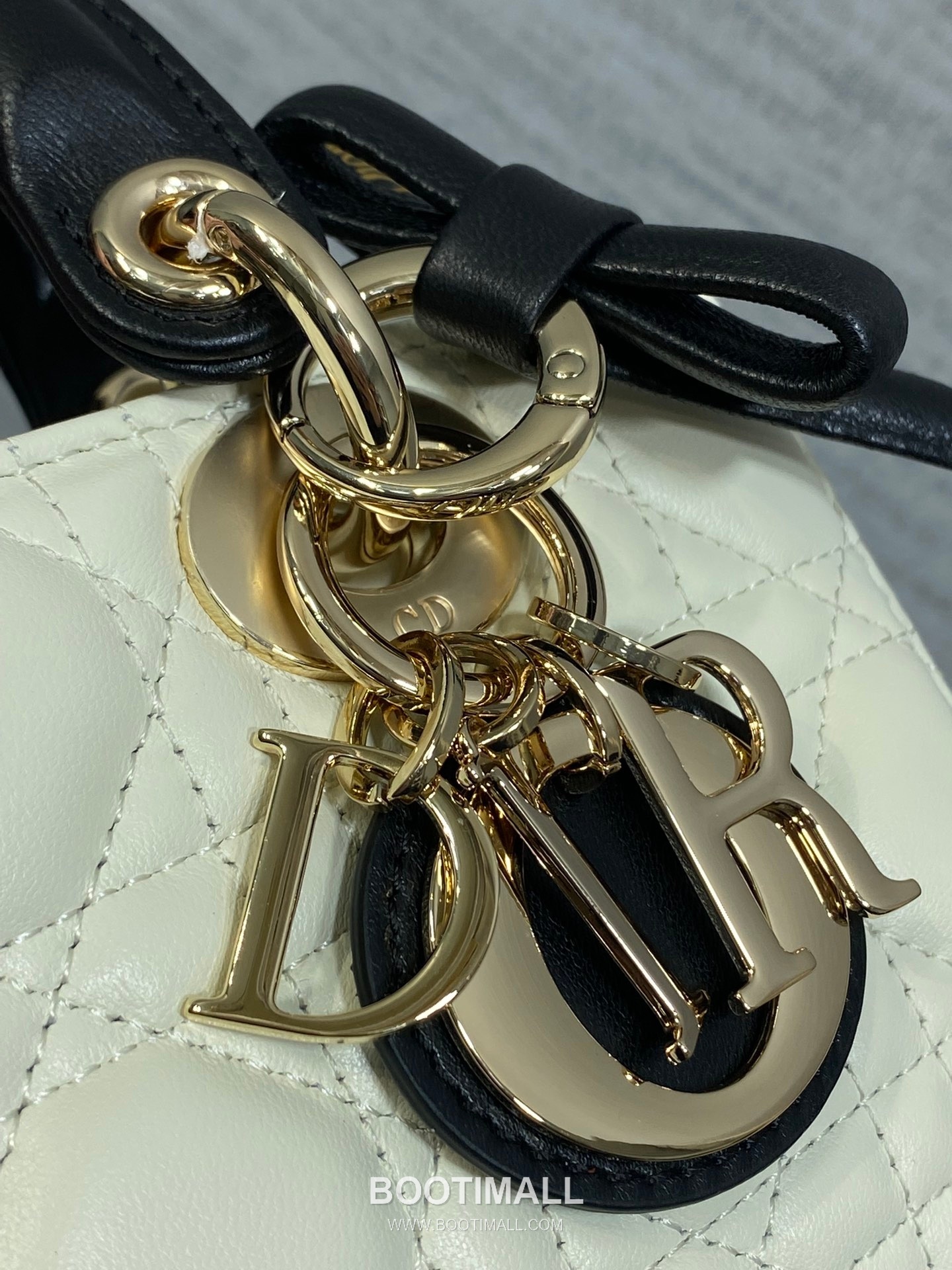 Dior D-Joy Lambskin Quilted Top Handle Bag with Bow Charm Double Strap 디올 디조이 램스킨 퀼팅 보우 참 더블 스트랩 탑핸들백 블랙 19cm 5