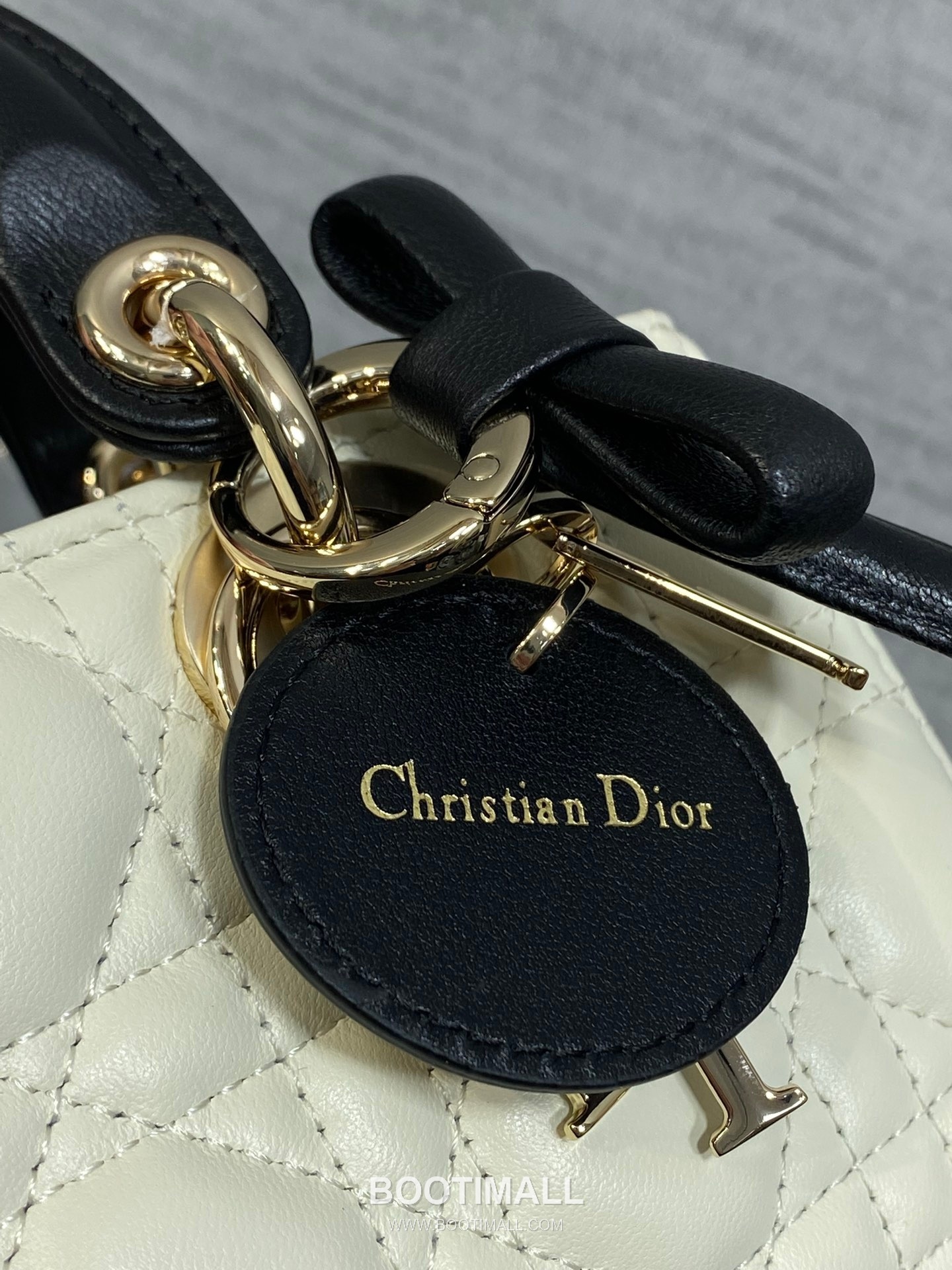Dior D-Joy Lambskin Quilted Top Handle Bag with Bow Charm Double Strap 디올 디조이 램스킨 퀼팅 보우 참 더블 스트랩 탑핸들백 블랙 19cm 6