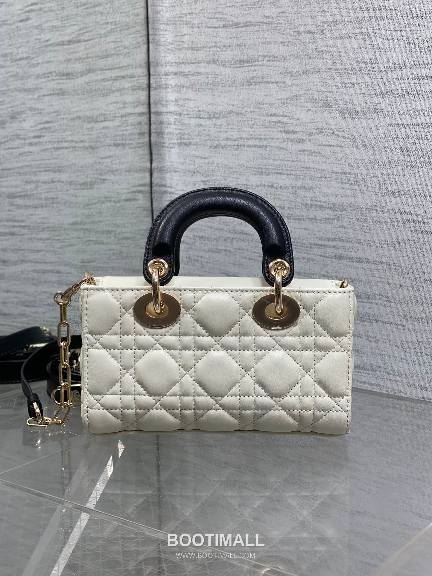 Dior D-Joy Lambskin Quilted Top Handle Bag with Bow Charm Double Strap 디올 디조이 램스킨 퀼팅 보우 참 더블 스트랩 탑핸들백 블랙 19cm 7