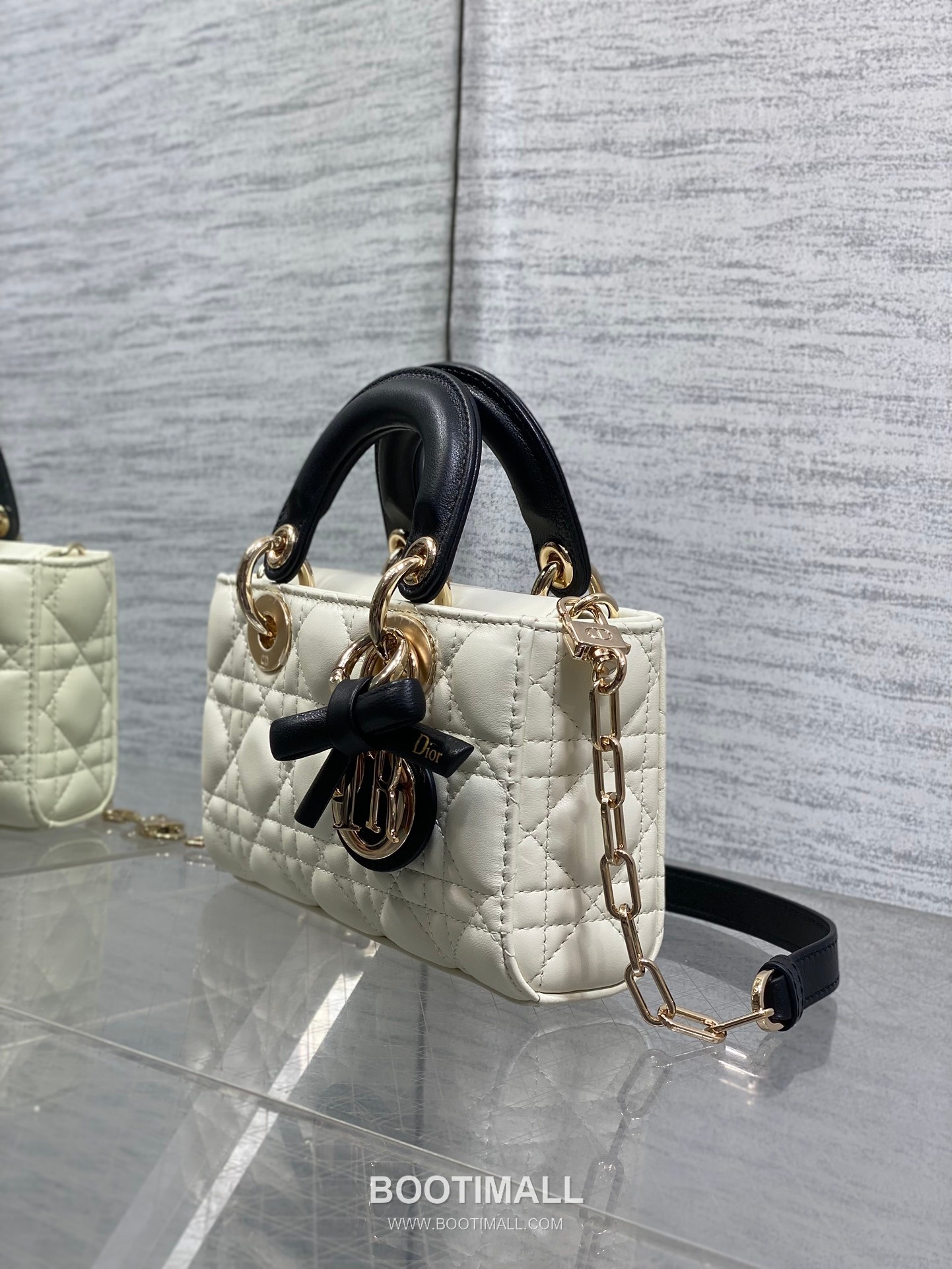 Dior D-Joy Lambskin Quilted Top Handle Bag with Bow Charm Double Strap 디올 디조이 램스킨 퀼팅 보우 참 더블 스트랩 탑핸들백 블랙 19cm 8