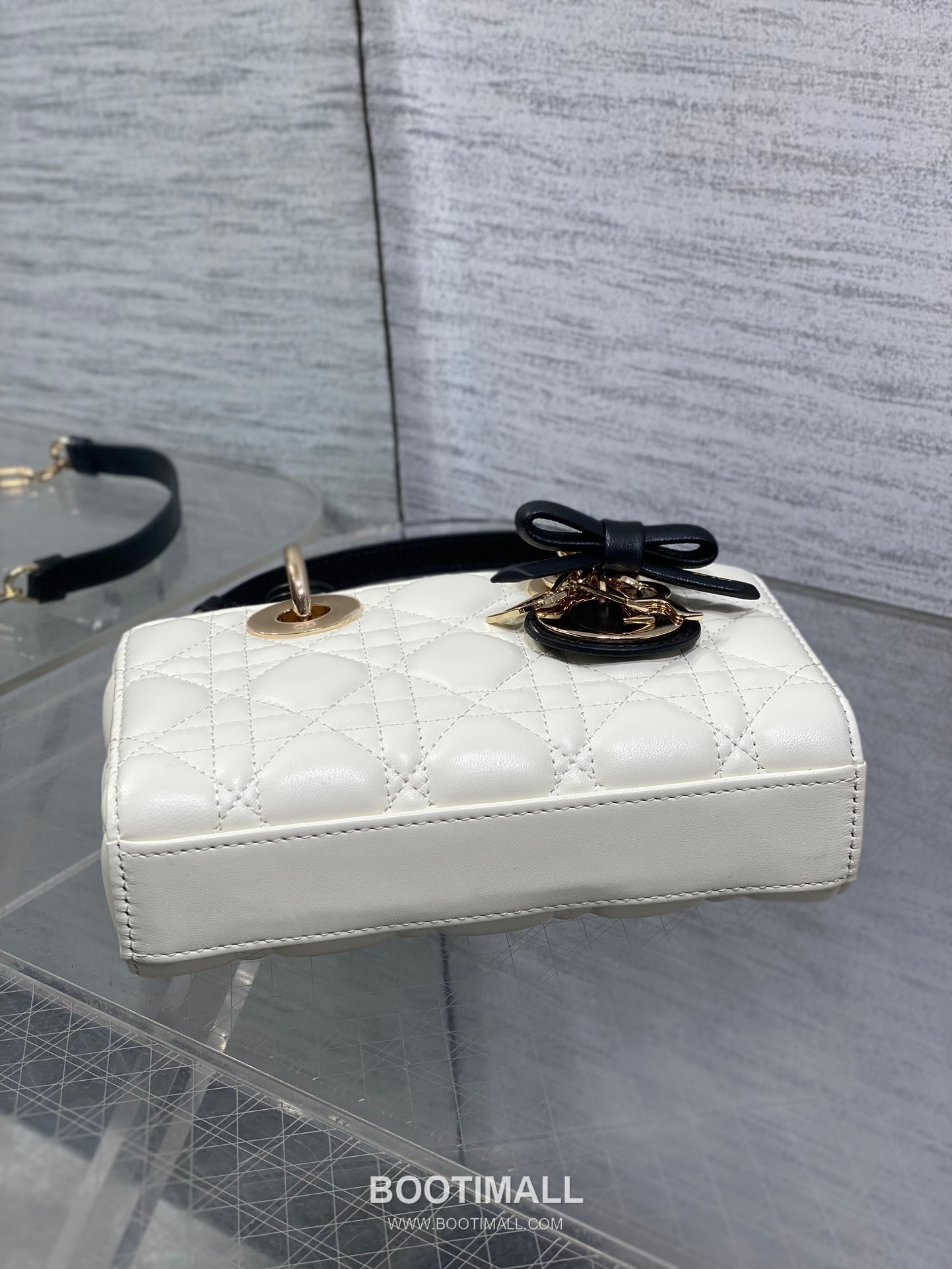 Dior D-Joy Lambskin Quilted Top Handle Bag with Bow Charm Double Strap 디올 디조이 램스킨 퀼팅 보우 참 더블 스트랩 탑핸들백 블랙 19cm 9