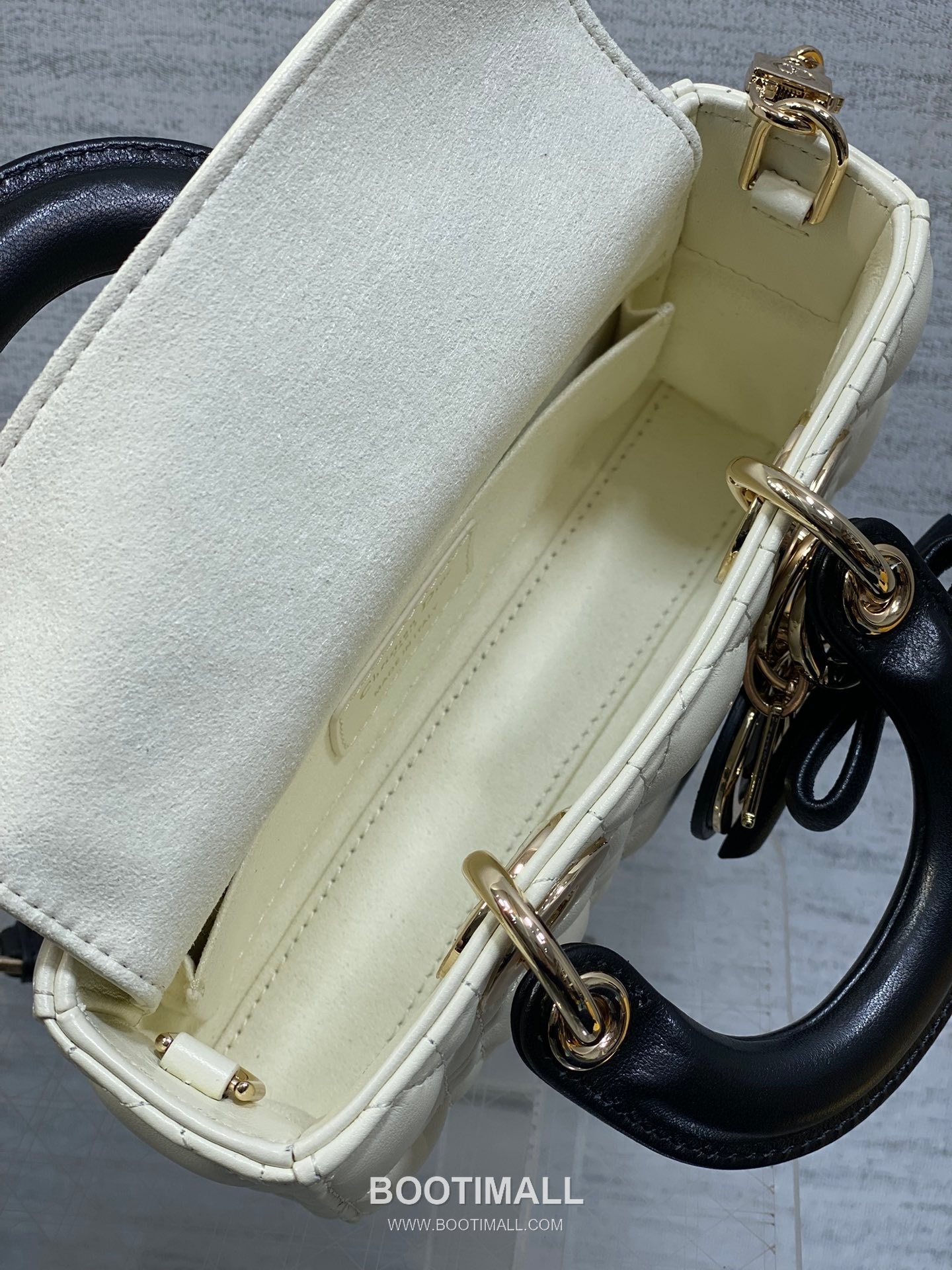 Dior D-Joy Lambskin Quilted Top Handle Bag with Bow Charm Double Strap 디올 디조이 램스킨 퀼팅 보우 참 더블 스트랩 탑핸들백 블랙 19cm 10