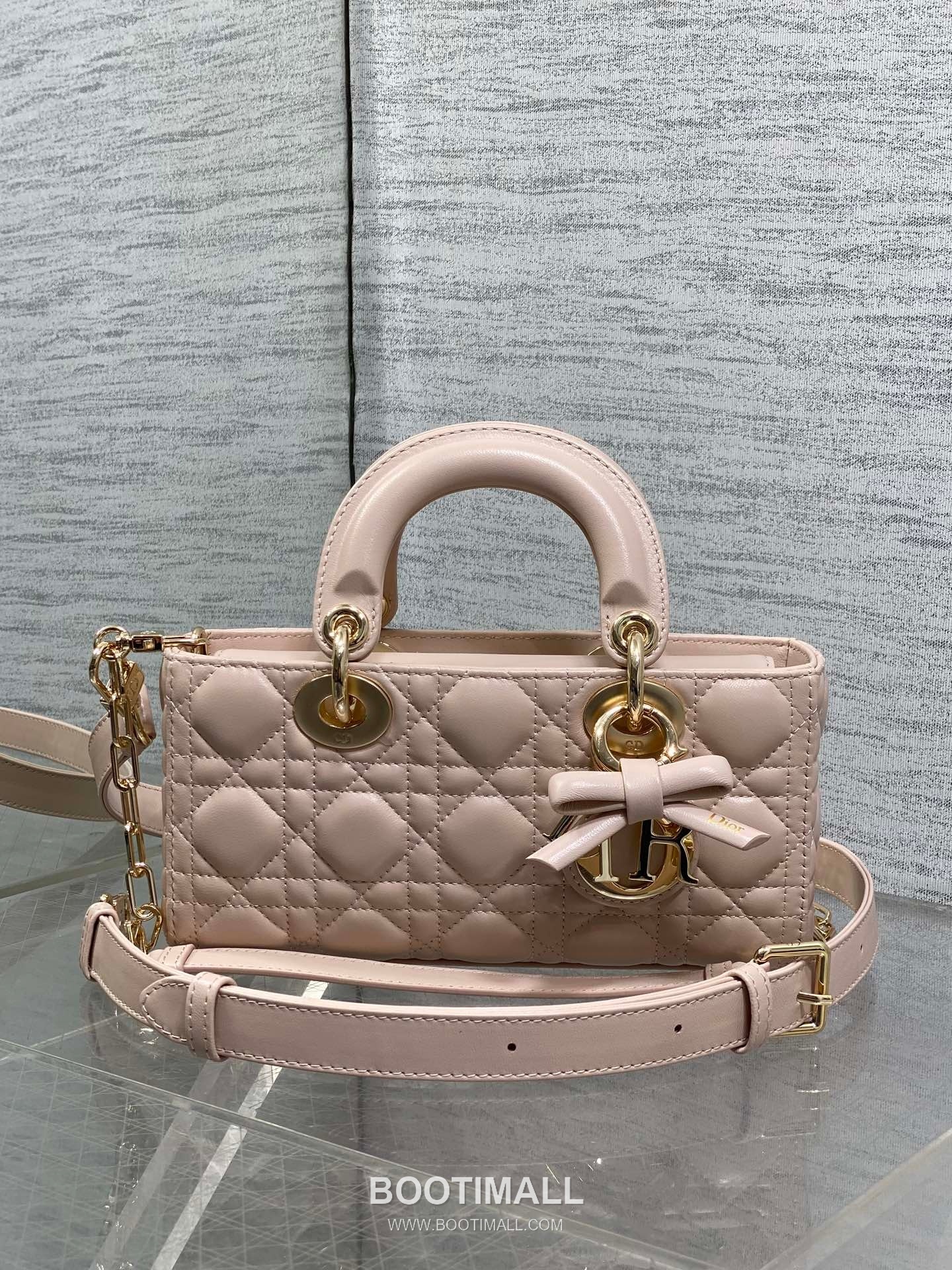 Dior D-Joy Lambskin Quilted Top Handle Bag with Bow Charm Double Strap 디올 디조이 램스킨 퀼팅 보우 참 더블 스트랩 탑핸들백 블랙 22cm 2