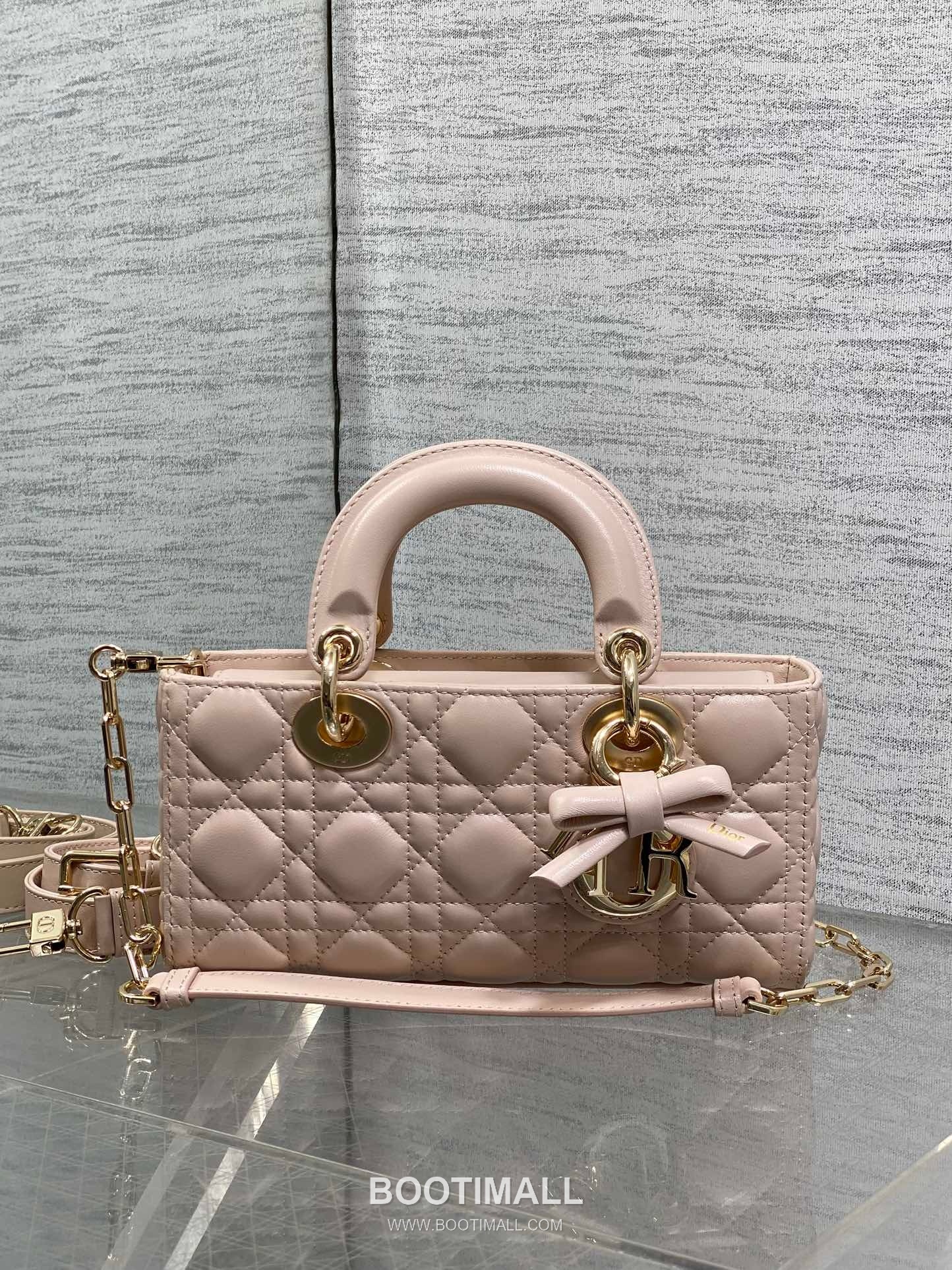 Dior D-Joy Lambskin Quilted Top Handle Bag with Bow Charm Double Strap 디올 디조이 램스킨 퀼팅 보우 참 더블 스트랩 탑핸들백 블랙 22cm 3