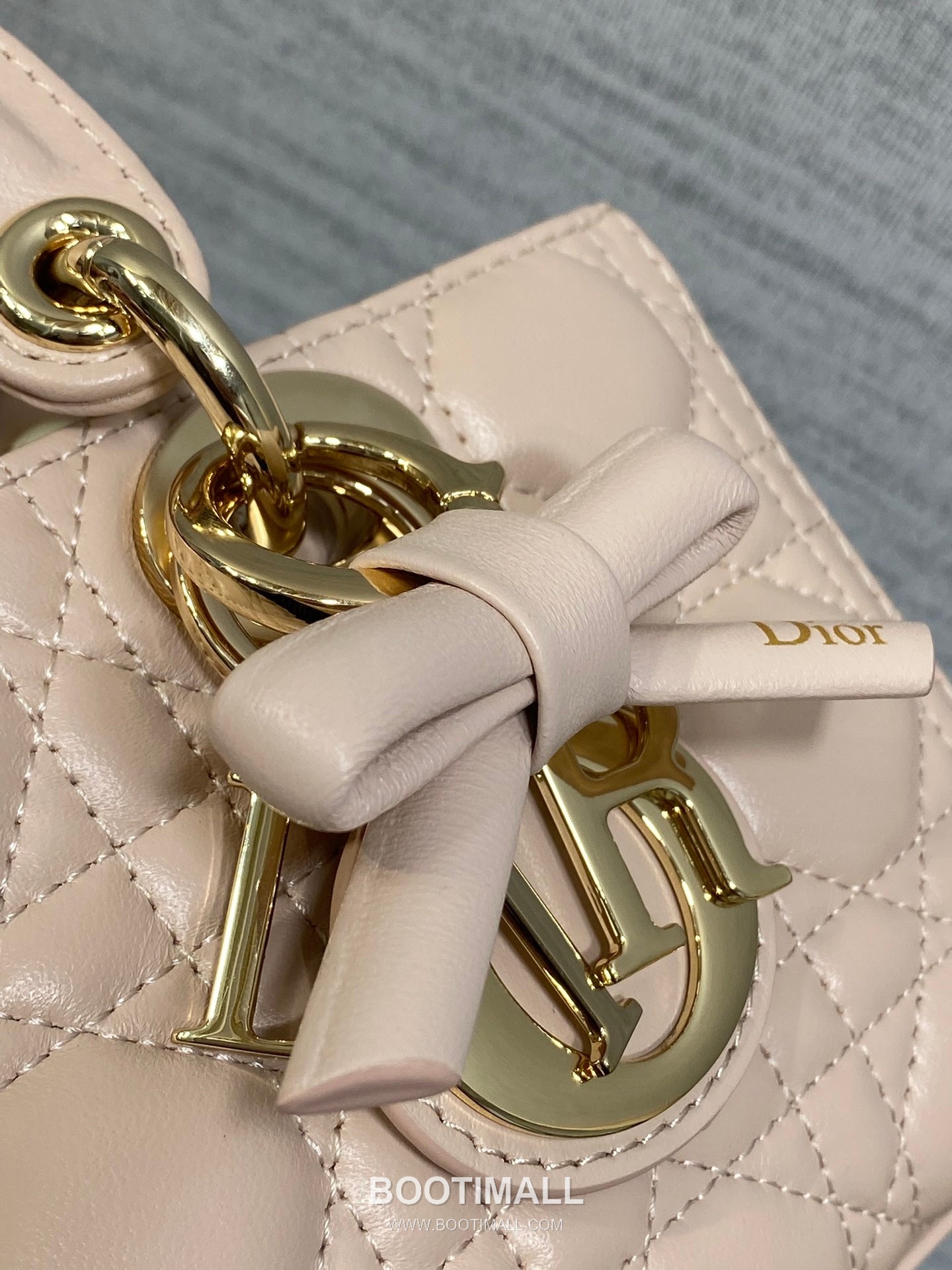 Dior D-Joy Lambskin Quilted Top Handle Bag with Bow Charm Double Strap 디올 디조이 램스킨 퀼팅 보우 참 더블 스트랩 탑핸들백 블랙 22cm 4