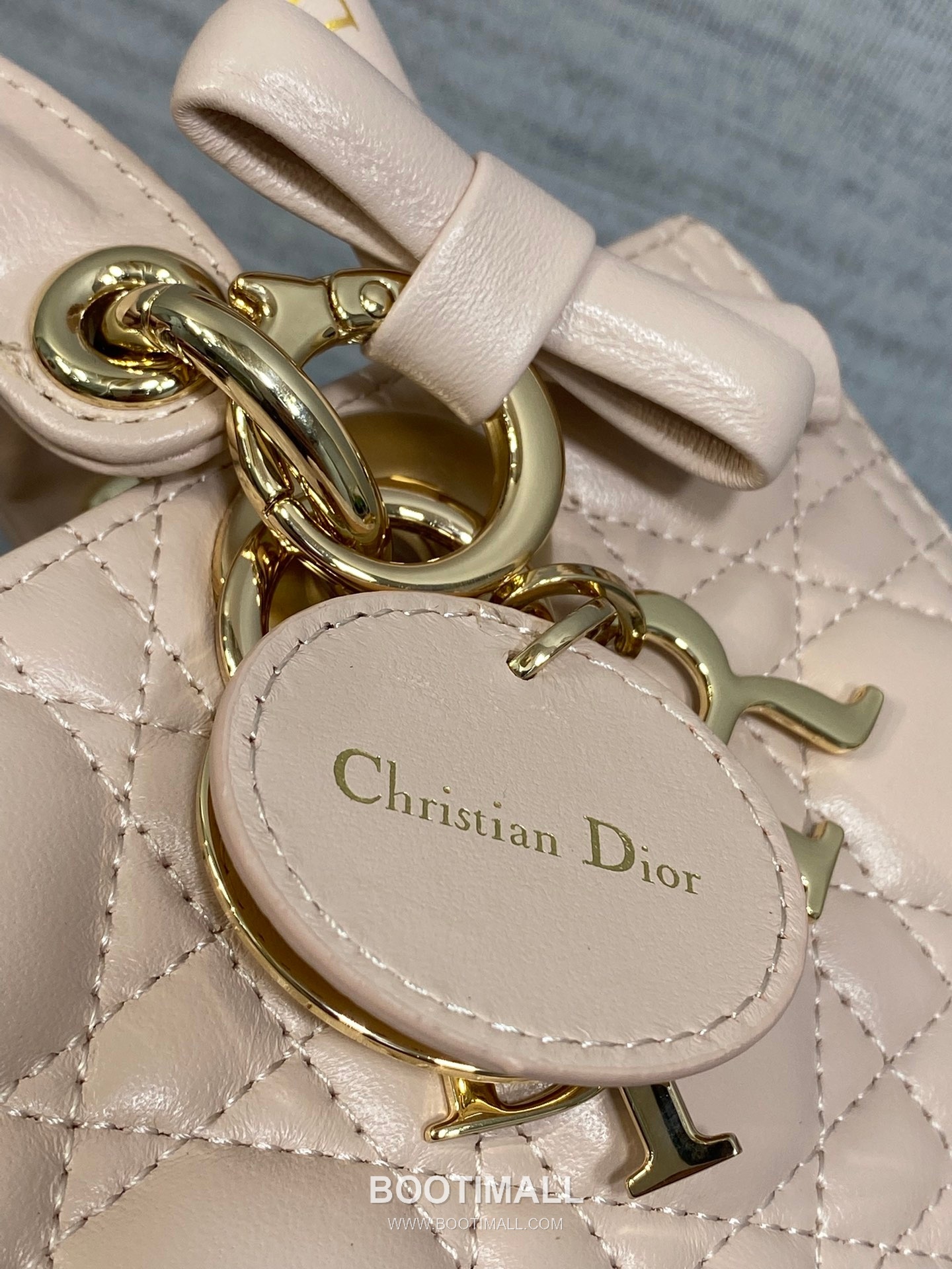 Dior D-Joy Lambskin Quilted Top Handle Bag with Bow Charm Double Strap 디올 디조이 램스킨 퀼팅 보우 참 더블 스트랩 탑핸들백 블랙 22cm 5