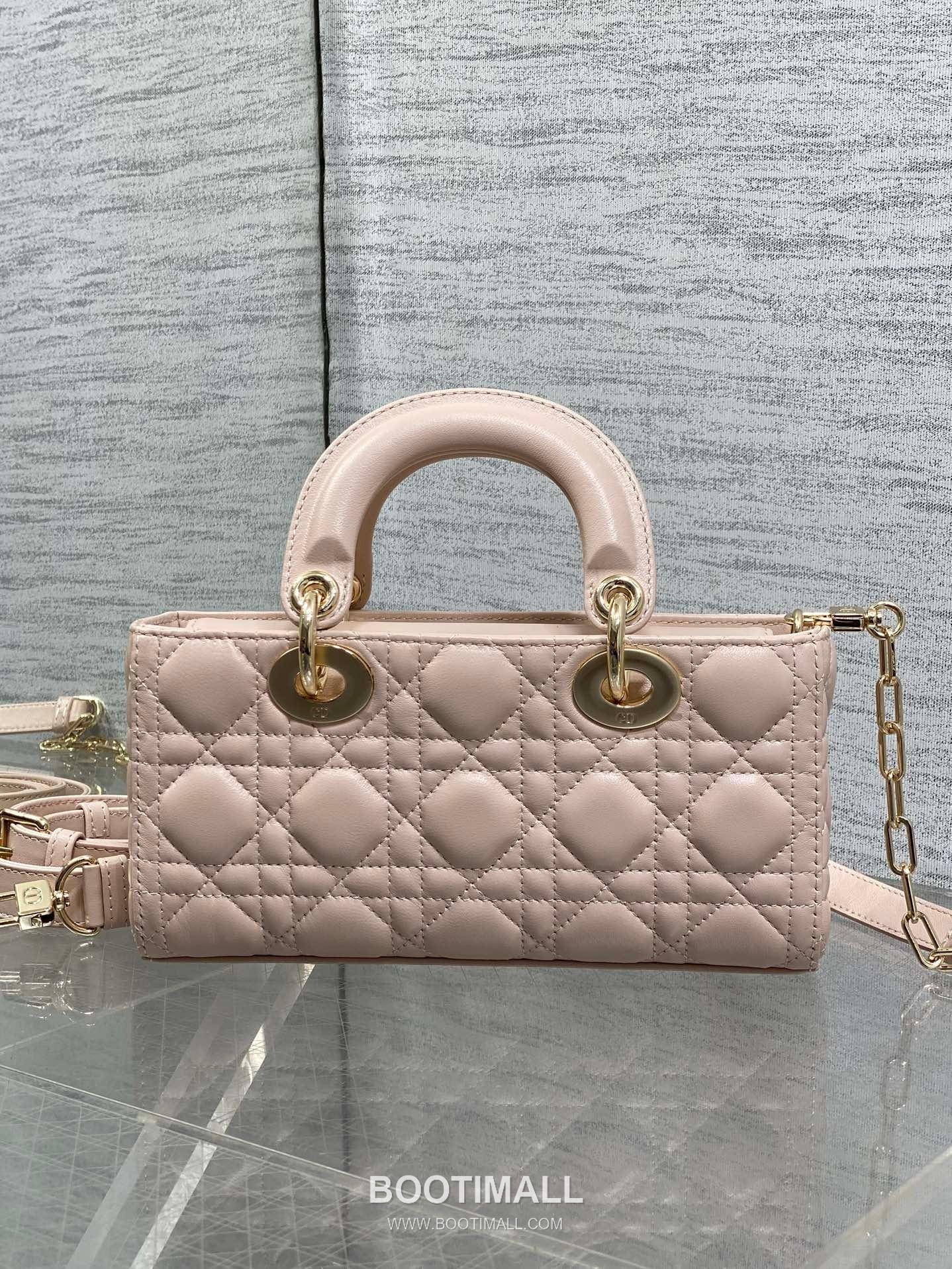 Dior D-Joy Lambskin Quilted Top Handle Bag with Bow Charm Double Strap 디올 디조이 램스킨 퀼팅 보우 참 더블 스트랩 탑핸들백 블랙 22cm 6