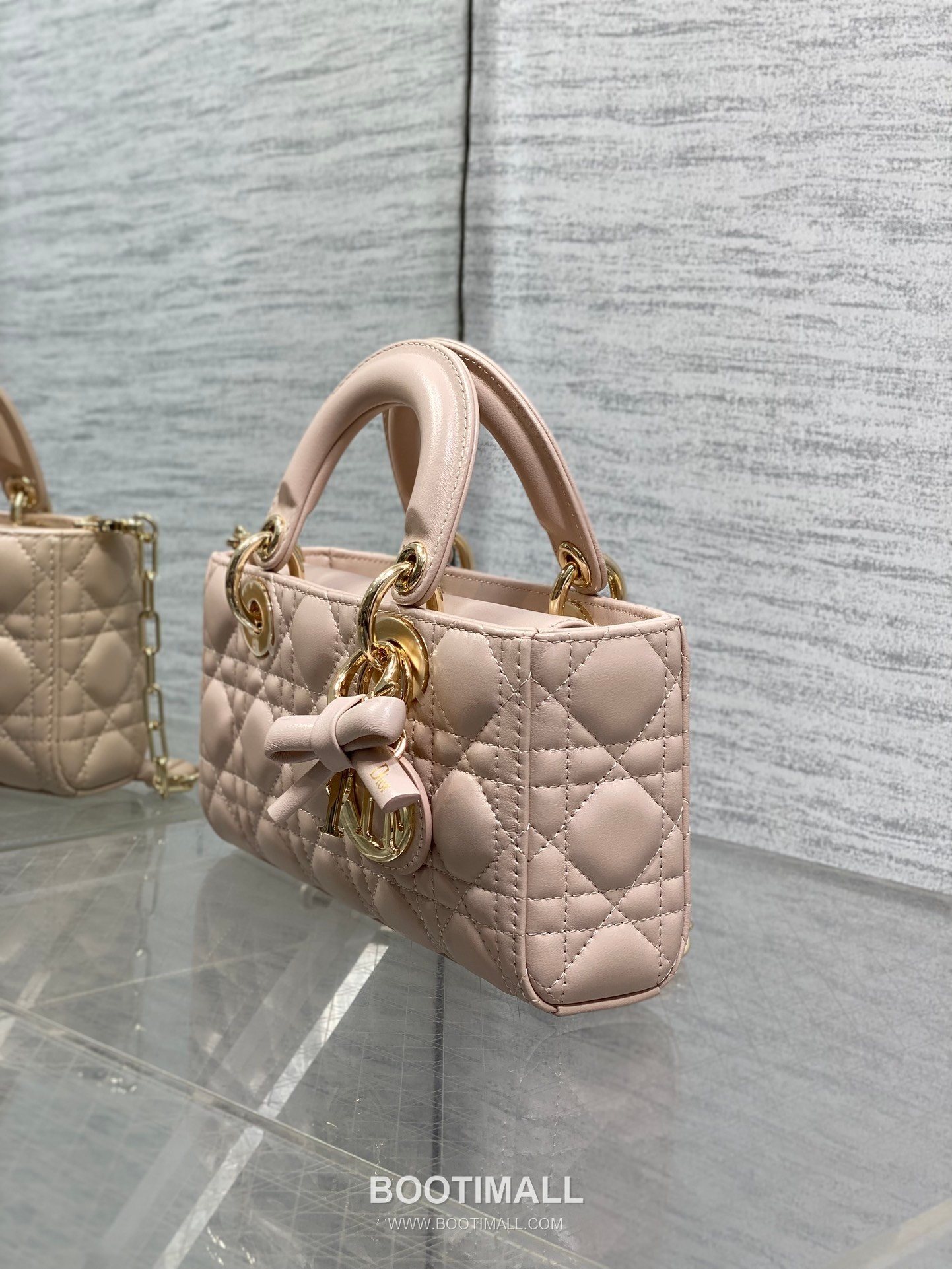 Dior D-Joy Lambskin Quilted Top Handle Bag with Bow Charm Double Strap 디올 디조이 램스킨 퀼팅 보우 참 더블 스트랩 탑핸들백 블랙 22cm 7