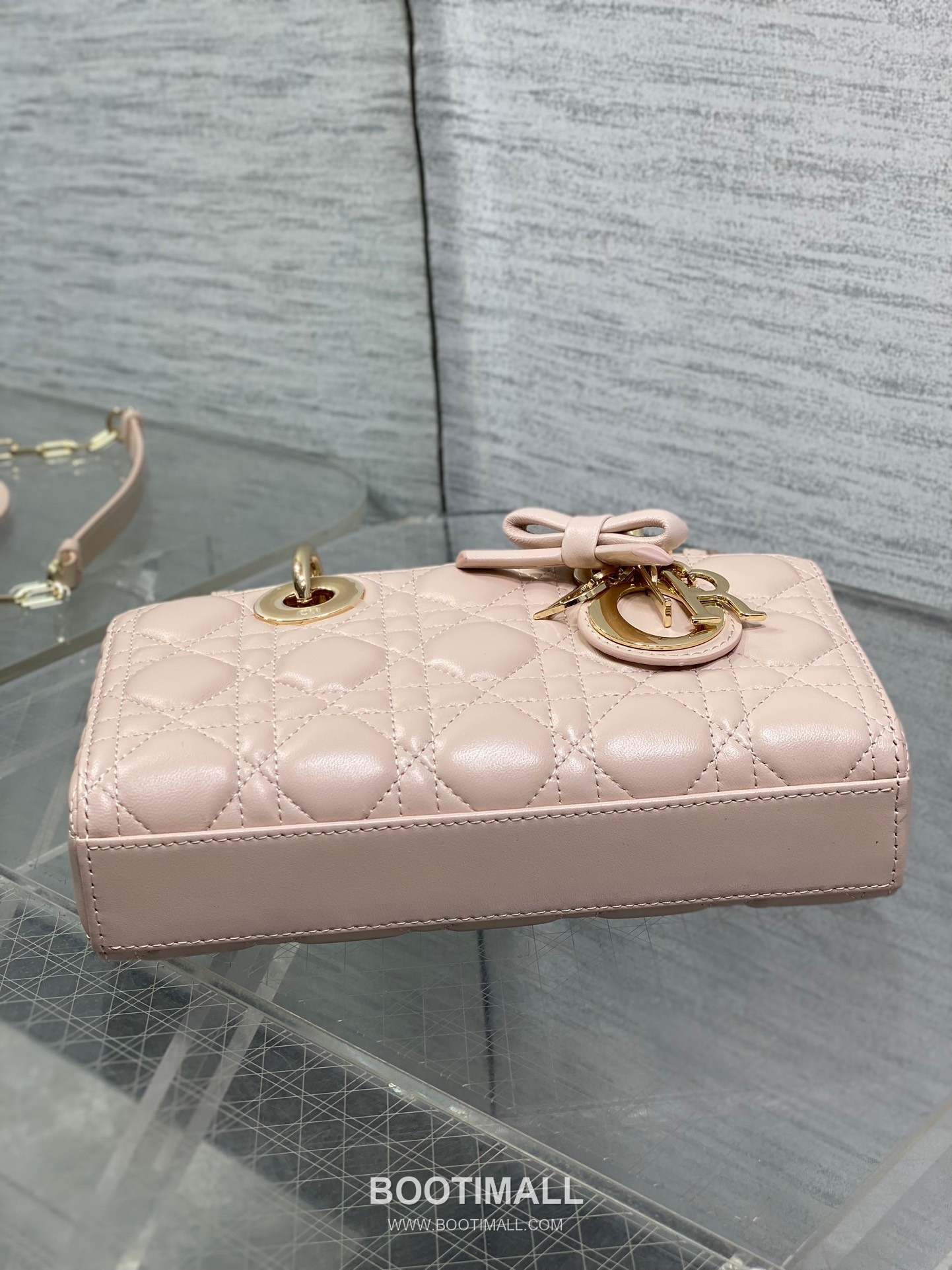 Dior D-Joy Lambskin Quilted Top Handle Bag with Bow Charm Double Strap 디올 디조이 램스킨 퀼팅 보우 참 더블 스트랩 탑핸들백 블랙 22cm 8