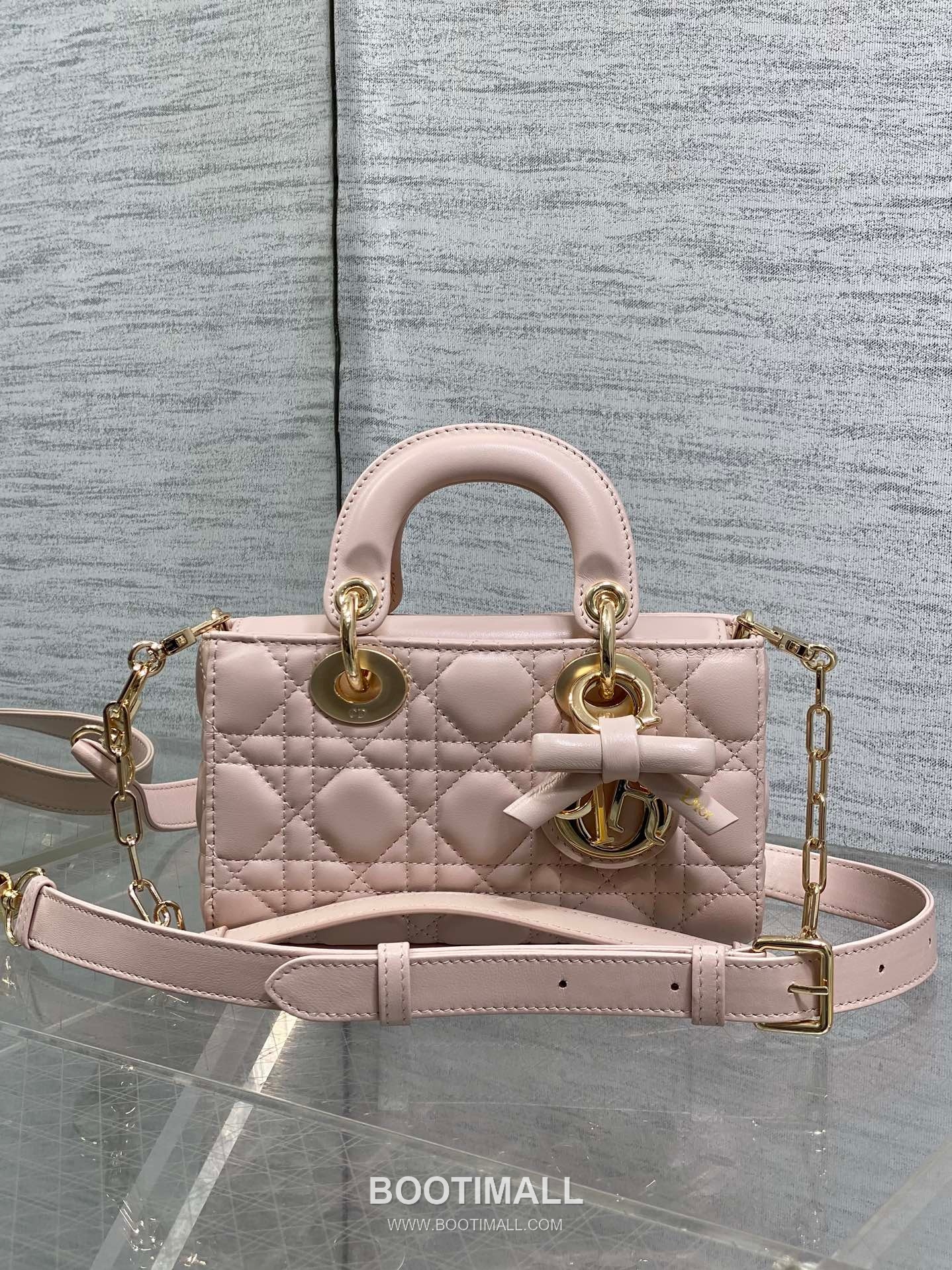 Dior D-Joy Lambskin Quilted Top Handle Bag with Bow Charm Double Strap 디올 디조이 램스킨 퀼팅 보우 참 더블 스트랩 탑핸들백 블랙 19cm 2