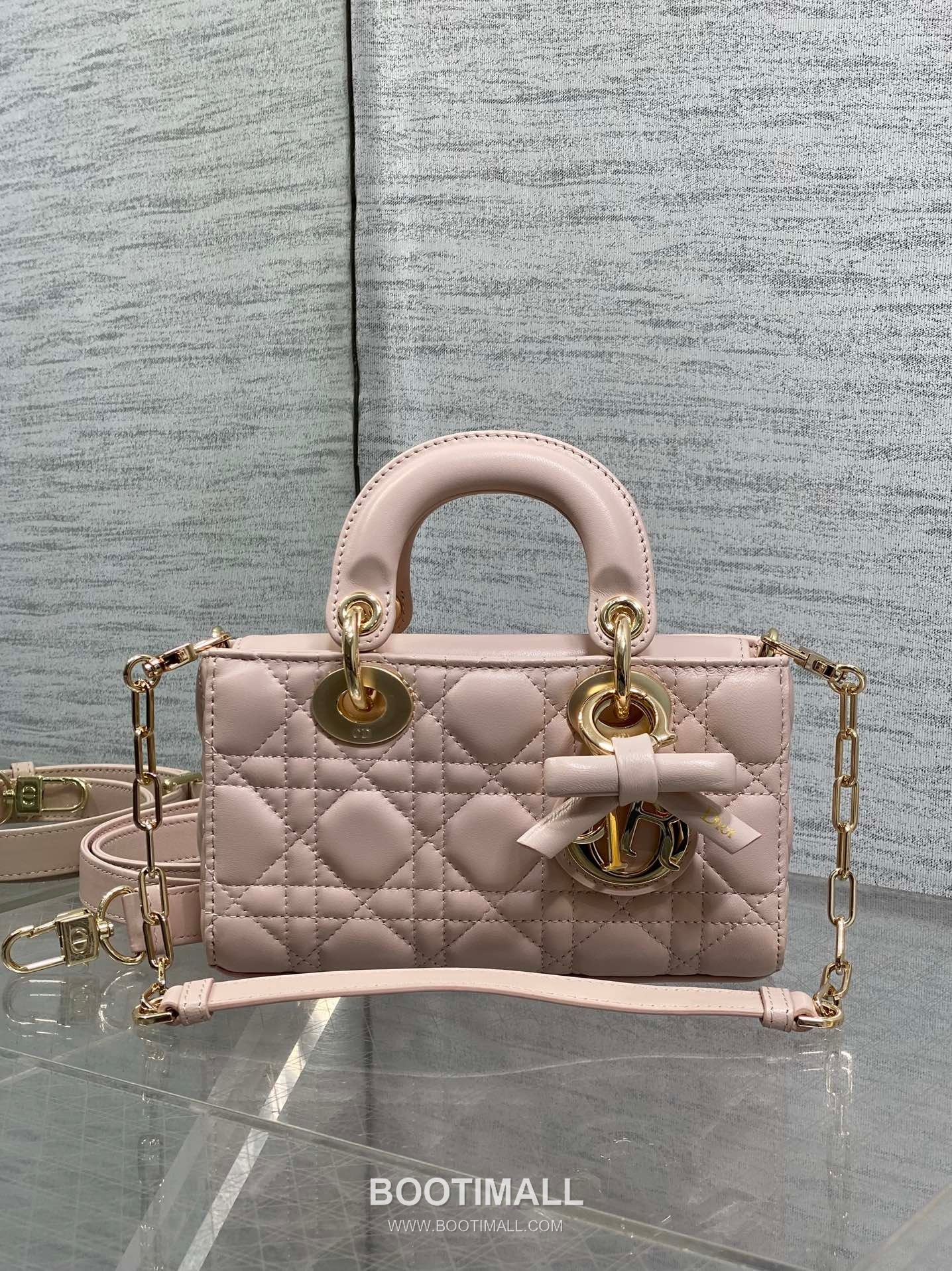 Dior D-Joy Lambskin Quilted Top Handle Bag with Bow Charm Double Strap 디올 디조이 램스킨 퀼팅 보우 참 더블 스트랩 탑핸들백 블랙 19cm 3