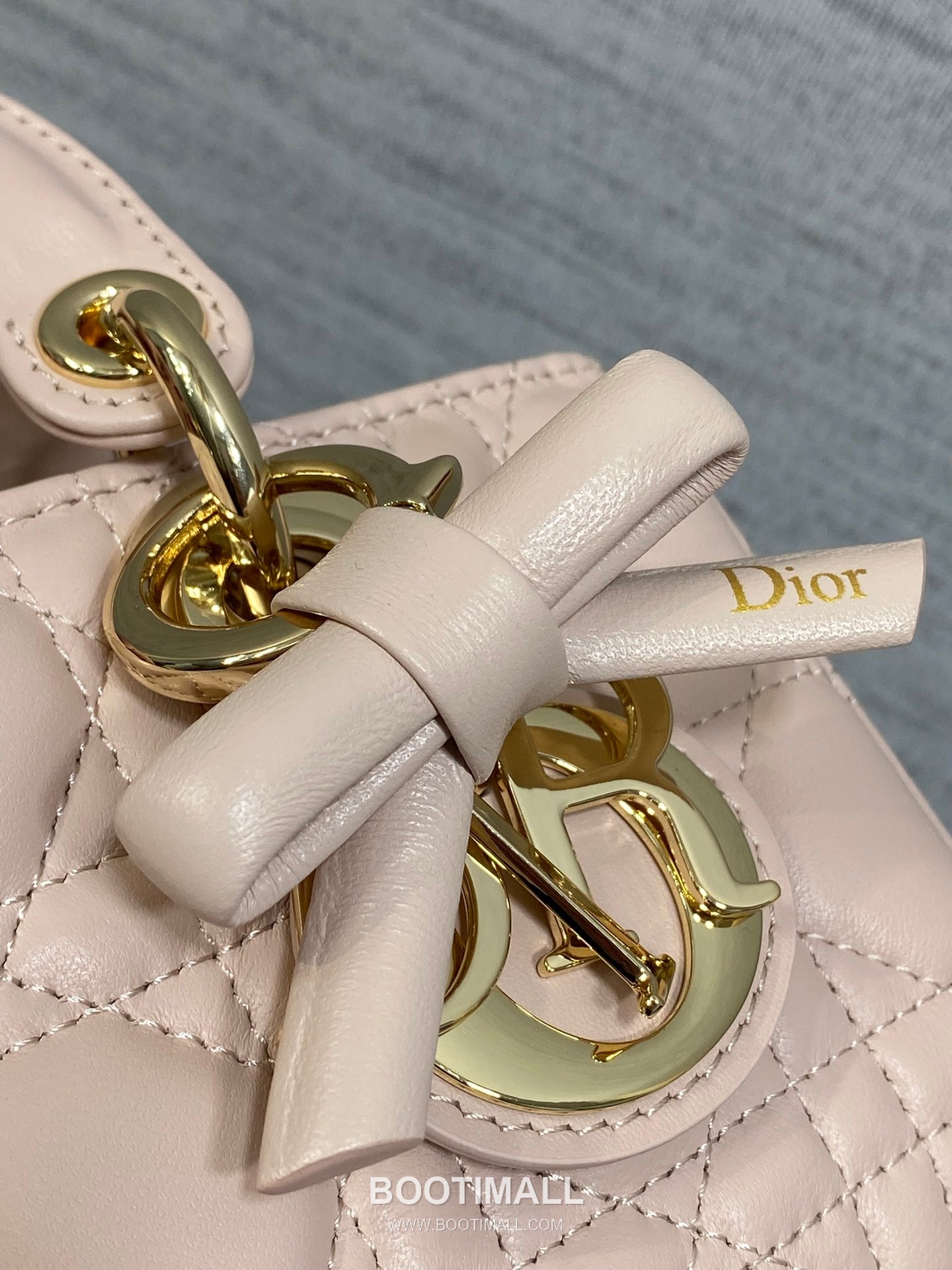 Dior D-Joy Lambskin Quilted Top Handle Bag with Bow Charm Double Strap 디올 디조이 램스킨 퀼팅 보우 참 더블 스트랩 탑핸들백 블랙 19cm 4