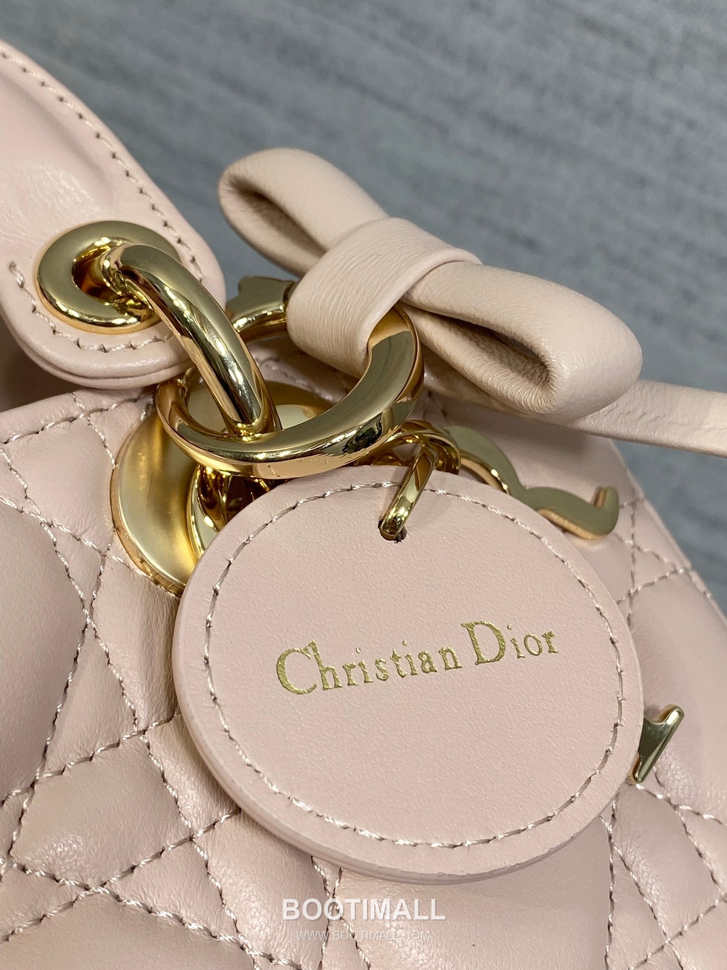 Dior D-Joy Lambskin Quilted Top Handle Bag with Bow Charm Double Strap 디올 디조이 램스킨 퀼팅 보우 참 더블 스트랩 탑핸들백 블랙 19cm 5