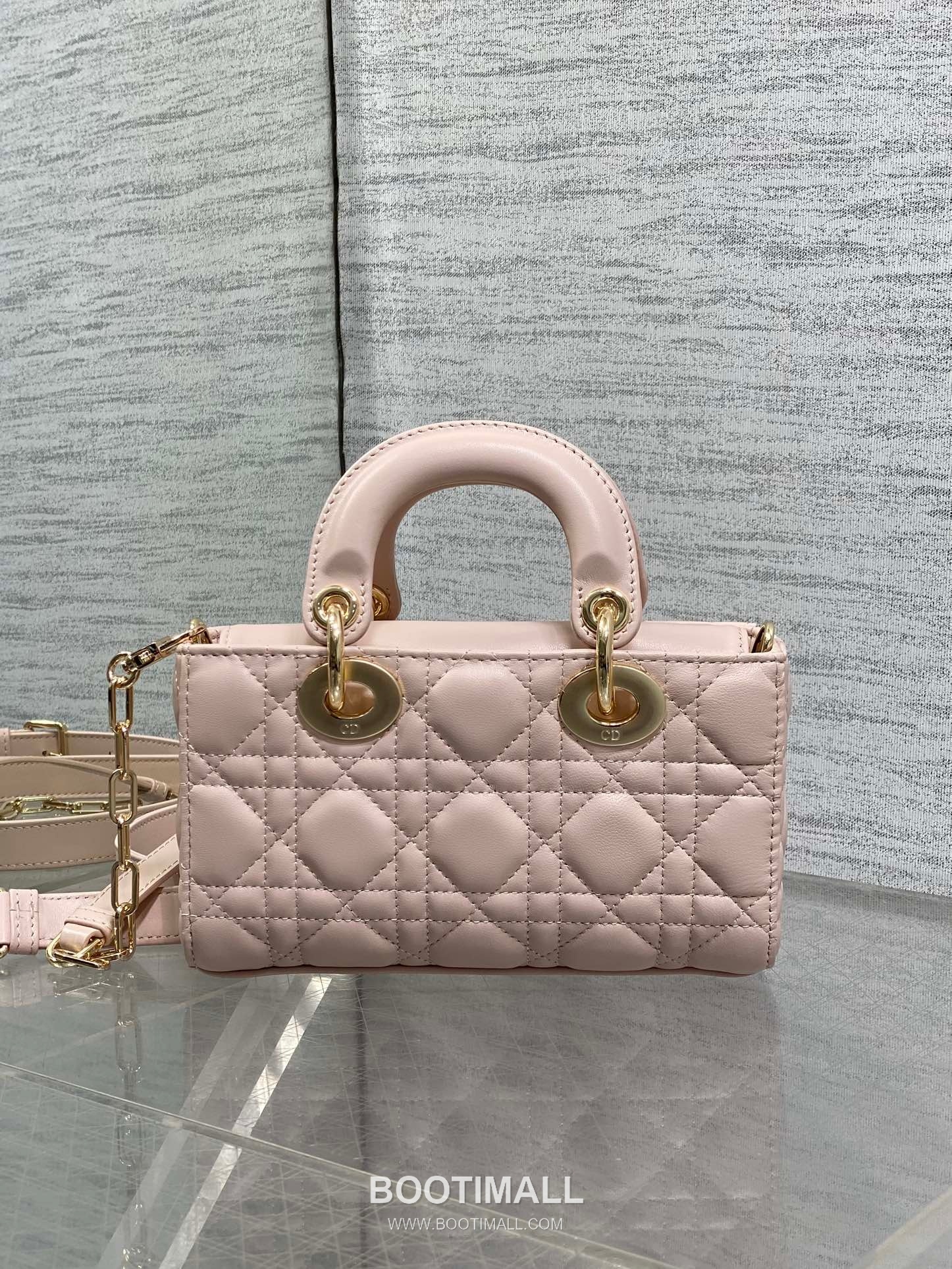 Dior D-Joy Lambskin Quilted Top Handle Bag with Bow Charm Double Strap 디올 디조이 램스킨 퀼팅 보우 참 더블 스트랩 탑핸들백 블랙 19cm 6