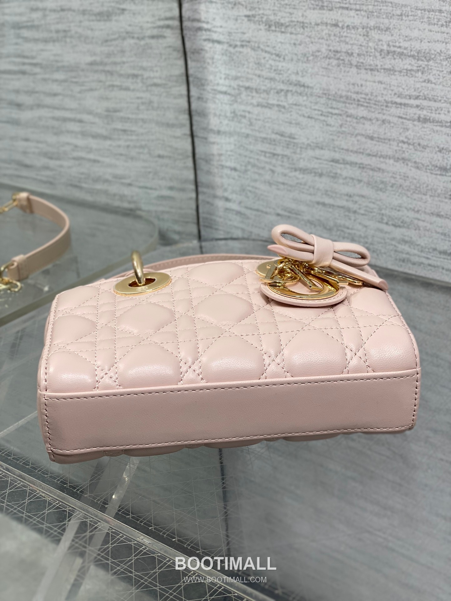 Dior D-Joy Lambskin Quilted Top Handle Bag with Bow Charm Double Strap 디올 디조이 램스킨 퀼팅 보우 참 더블 스트랩 탑핸들백 블랙 19cm 8
