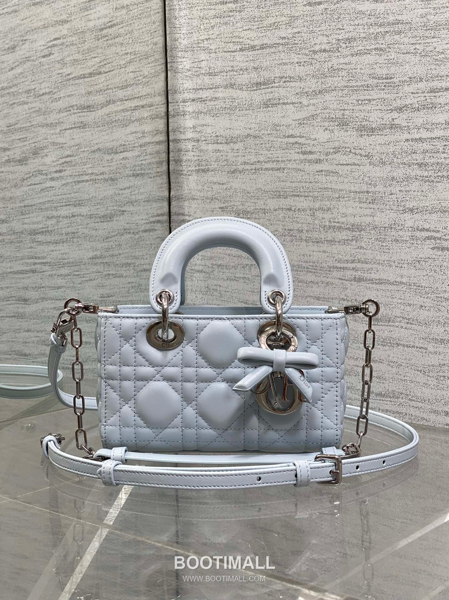 Dior D-Joy Lambskin Quilted Top Handle Bag with Bow Charm Double Strap 디올 디조이 램스킨 퀼팅 보우 참 더블 스트랩 탑핸들백 블랙 22cm 2