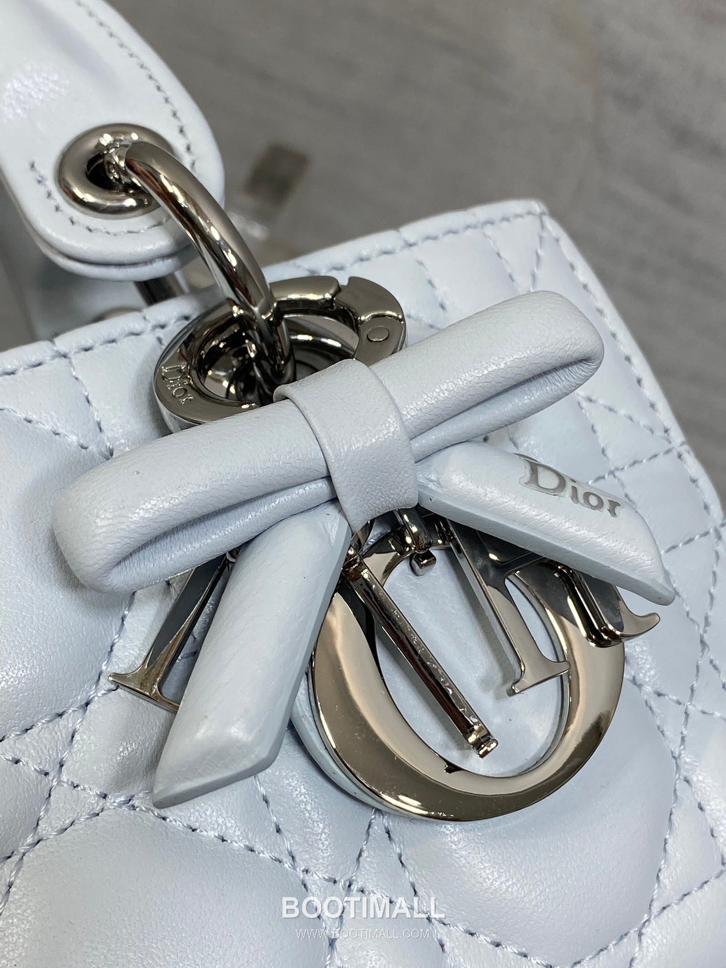 Dior D-Joy Lambskin Quilted Top Handle Bag with Bow Charm Double Strap 디올 디조이 램스킨 퀼팅 보우 참 더블 스트랩 탑핸들백 블랙 22cm 3
