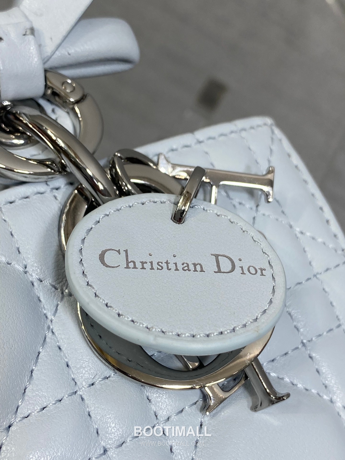 Dior D-Joy Lambskin Quilted Top Handle Bag with Bow Charm Double Strap 디올 디조이 램스킨 퀼팅 보우 참 더블 스트랩 탑핸들백 블랙 22cm 5