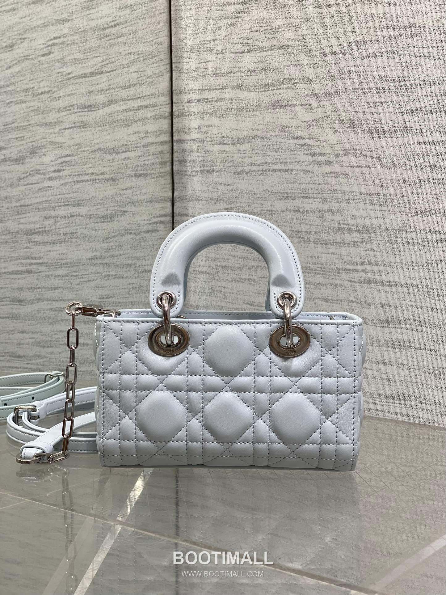 Dior D-Joy Lambskin Quilted Top Handle Bag with Bow Charm Double Strap 디올 디조이 램스킨 퀼팅 보우 참 더블 스트랩 탑핸들백 블랙 22cm 6