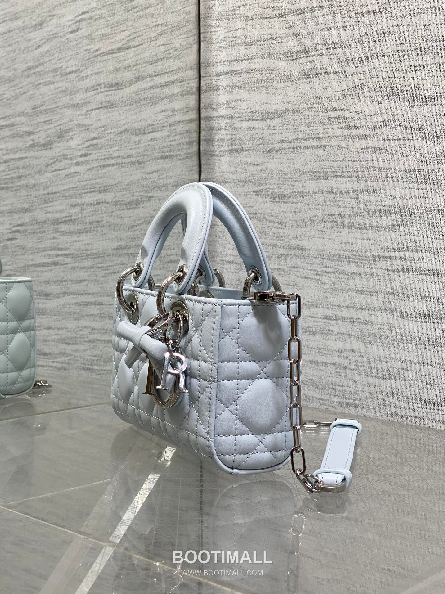 Dior D-Joy Lambskin Quilted Top Handle Bag with Bow Charm Double Strap 디올 디조이 램스킨 퀼팅 보우 참 더블 스트랩 탑핸들백 블랙 22cm 7