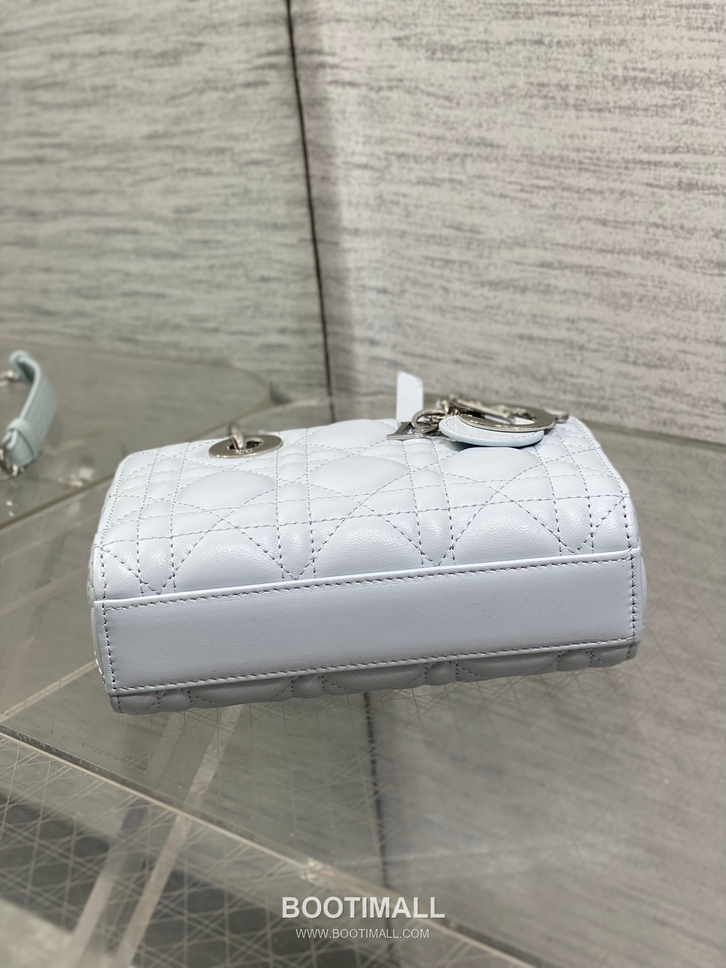 Dior D-Joy Lambskin Quilted Top Handle Bag with Bow Charm Double Strap 디올 디조이 램스킨 퀼팅 보우 참 더블 스트랩 탑핸들백 블랙 22cm 8