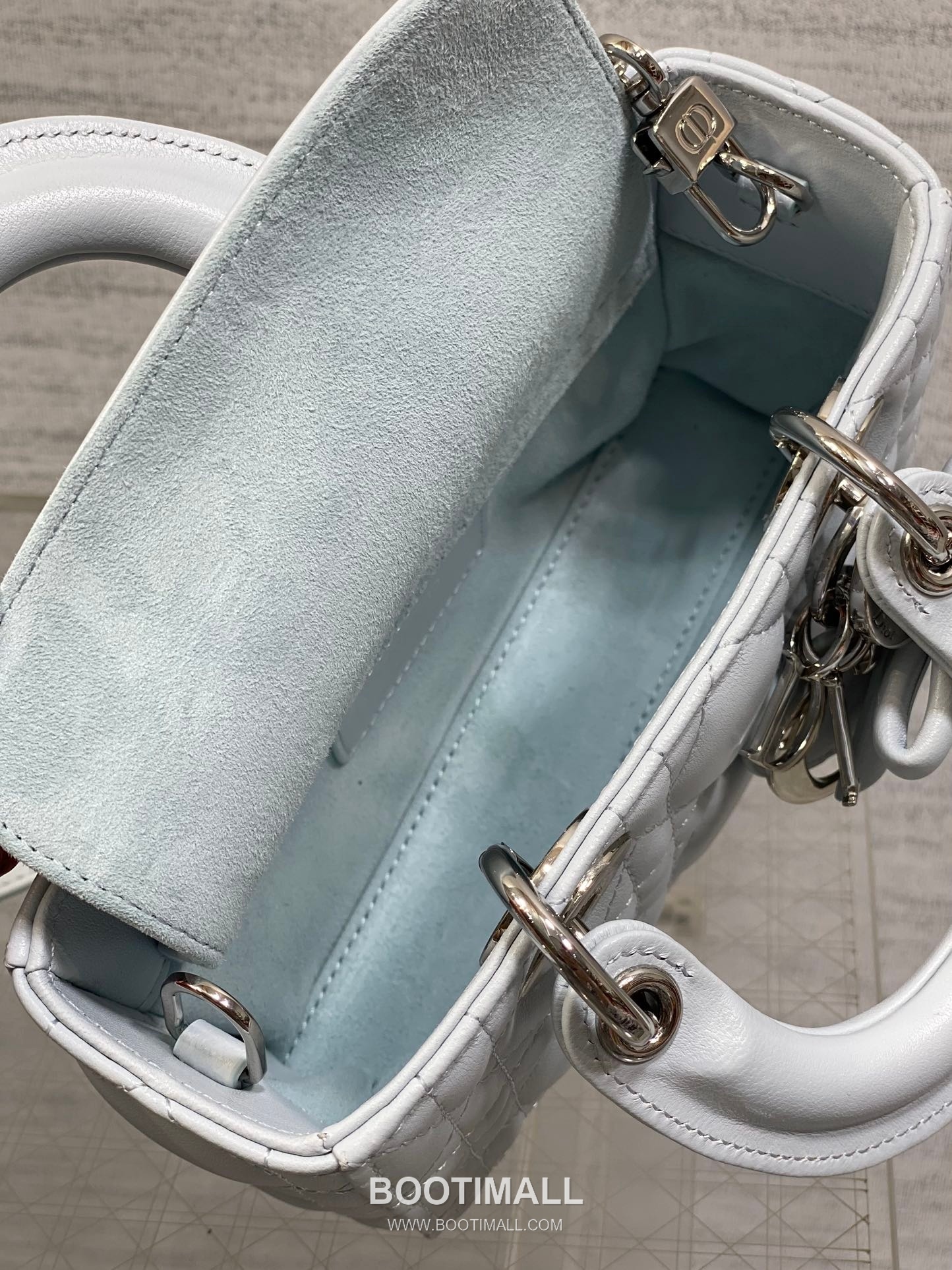 Dior D-Joy Lambskin Quilted Top Handle Bag with Bow Charm Double Strap 디올 디조이 램스킨 퀼팅 보우 참 더블 스트랩 탑핸들백 블랙 22cm 9