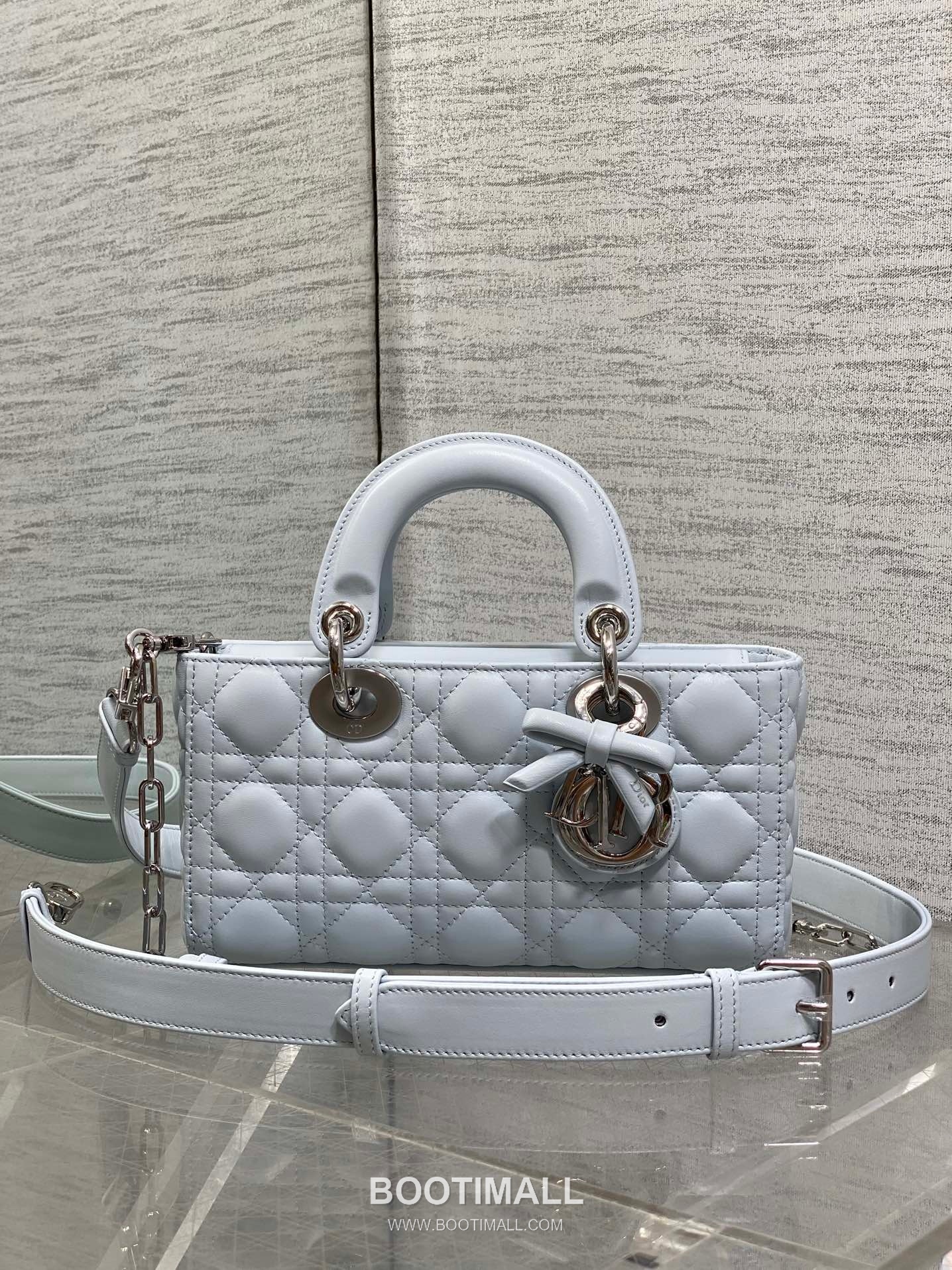 Dior D-Joy Lambskin Quilted Top Handle Bag with Bow Charm Double Strap 디올 디조이 램스킨 퀼팅 보우 참 더블 스트랩 탑핸들백 블랙 22cm 11
