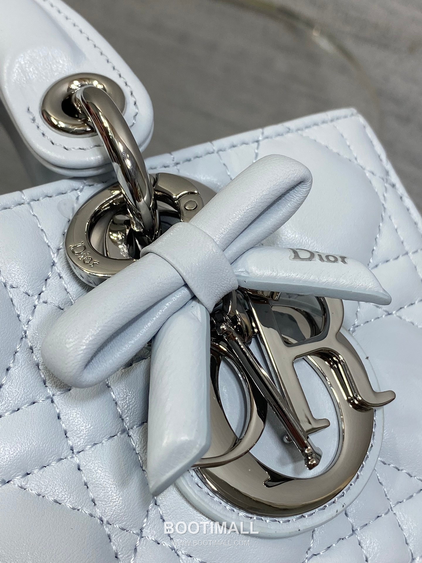 Dior D-Joy Lambskin Quilted Top Handle Bag with Bow Charm Double Strap 디올 디조이 램스킨 퀼팅 보우 참 더블 스트랩 탑핸들백 블랙 22cm 13