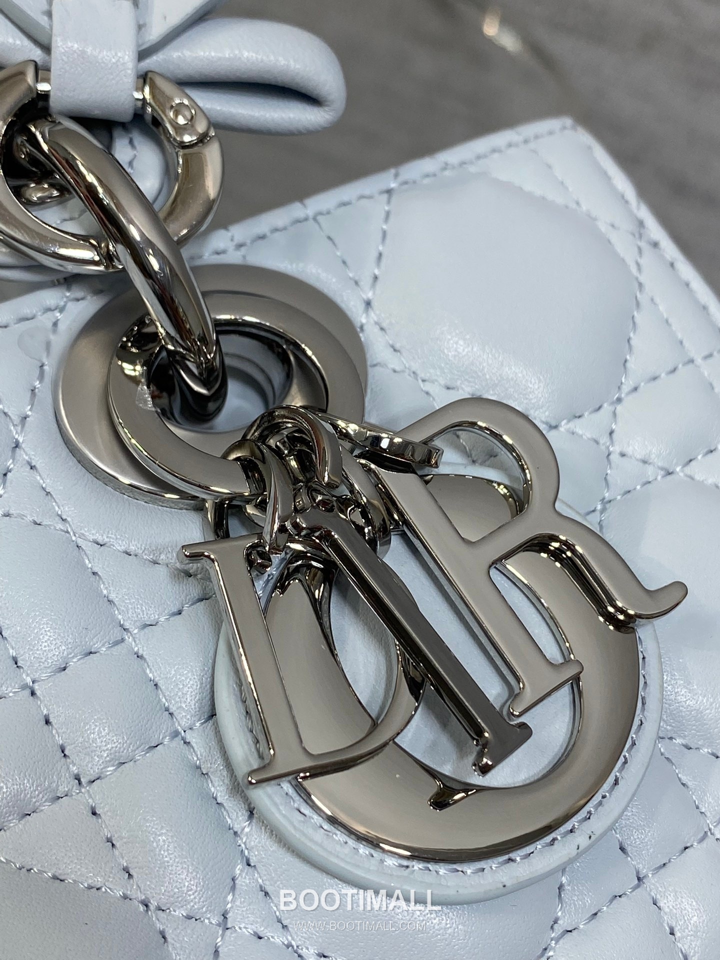 Dior D-Joy Lambskin Quilted Top Handle Bag with Bow Charm Double Strap 디올 디조이 램스킨 퀼팅 보우 참 더블 스트랩 탑핸들백 블랙 22cm 14