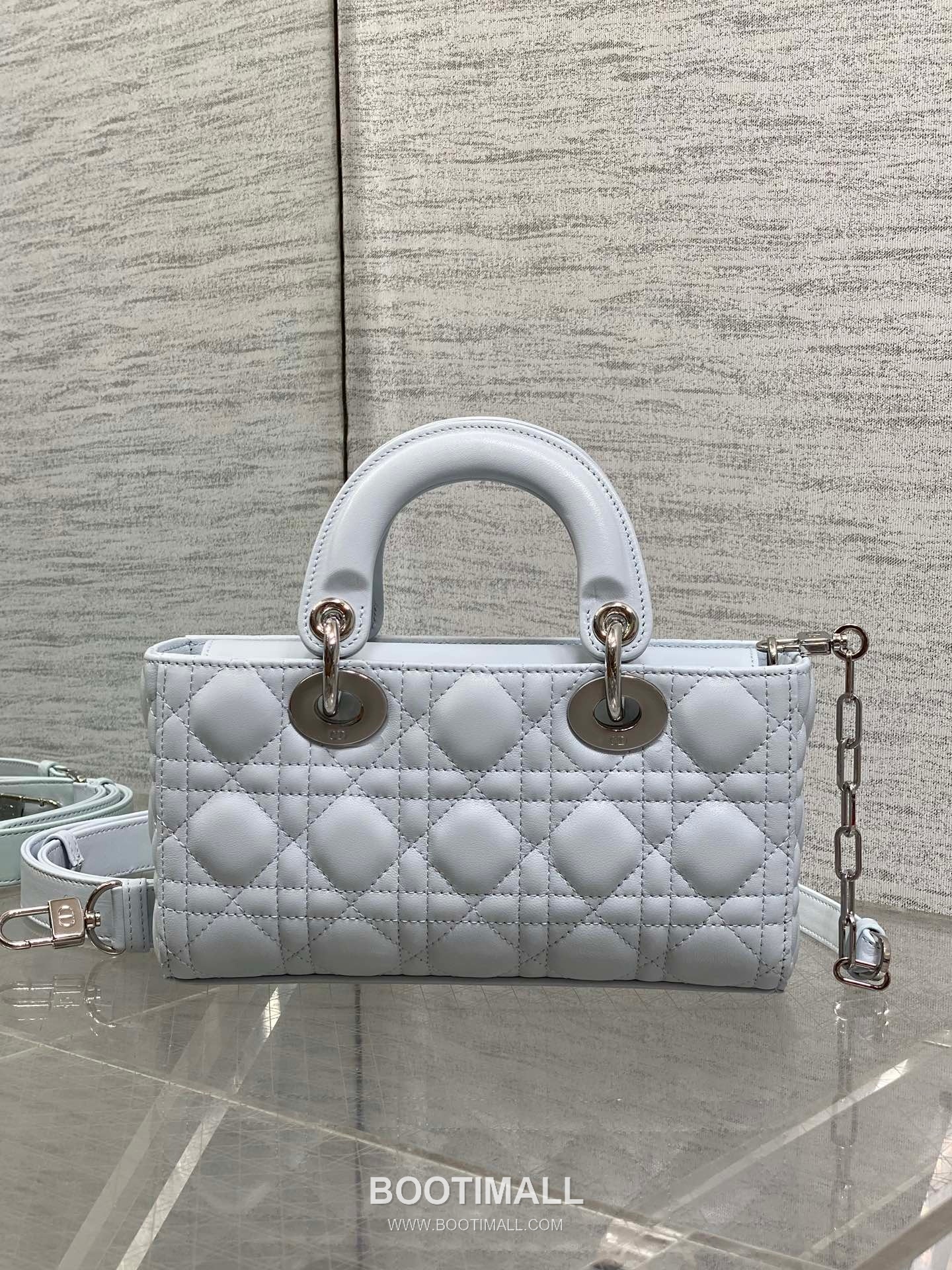 Dior D-Joy Lambskin Quilted Top Handle Bag with Bow Charm Double Strap 디올 디조이 램스킨 퀼팅 보우 참 더블 스트랩 탑핸들백 블랙 22cm 16