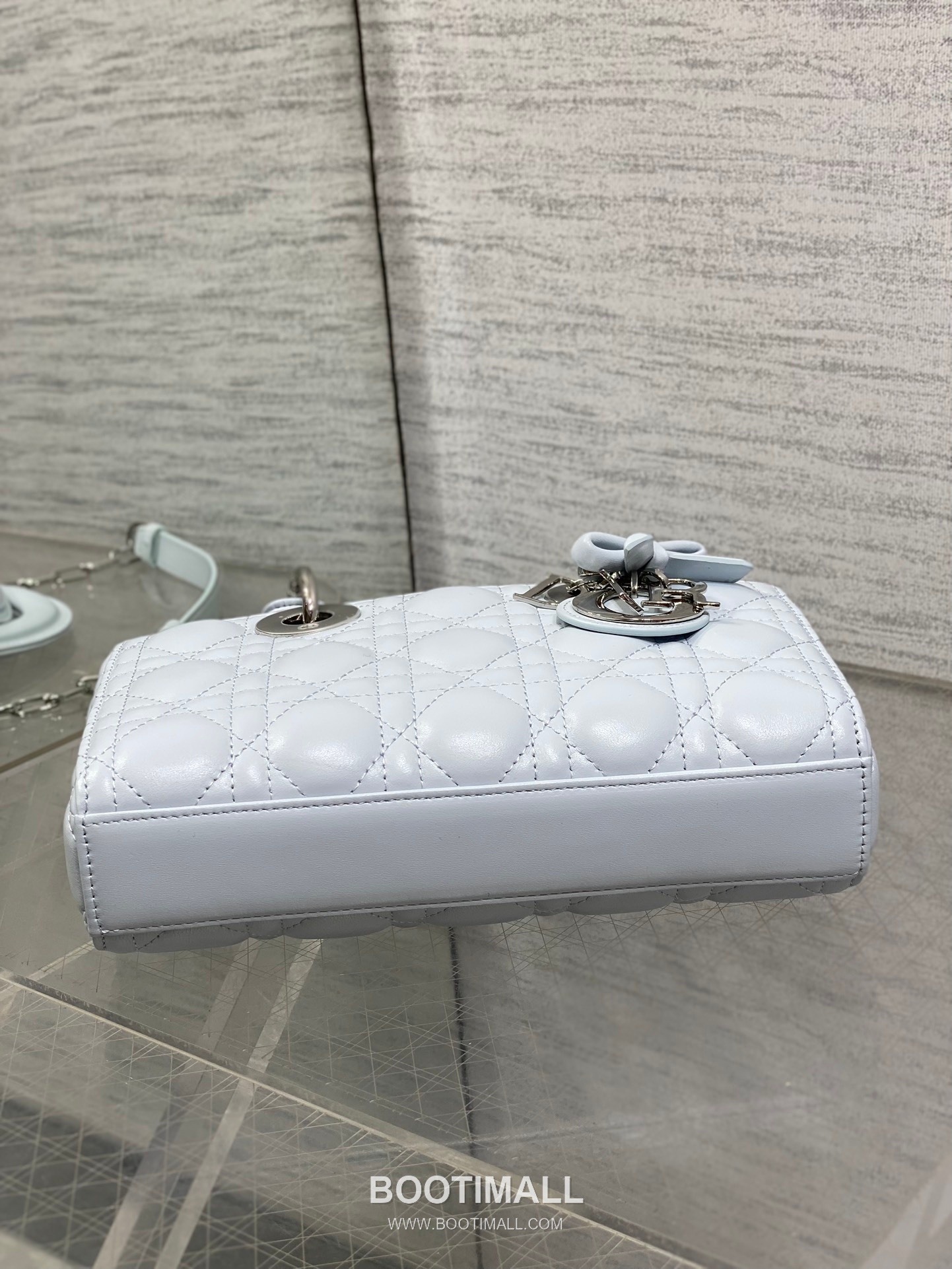 Dior D-Joy Lambskin Quilted Top Handle Bag with Bow Charm Double Strap 디올 디조이 램스킨 퀼팅 보우 참 더블 스트랩 탑핸들백 블랙 22cm 18