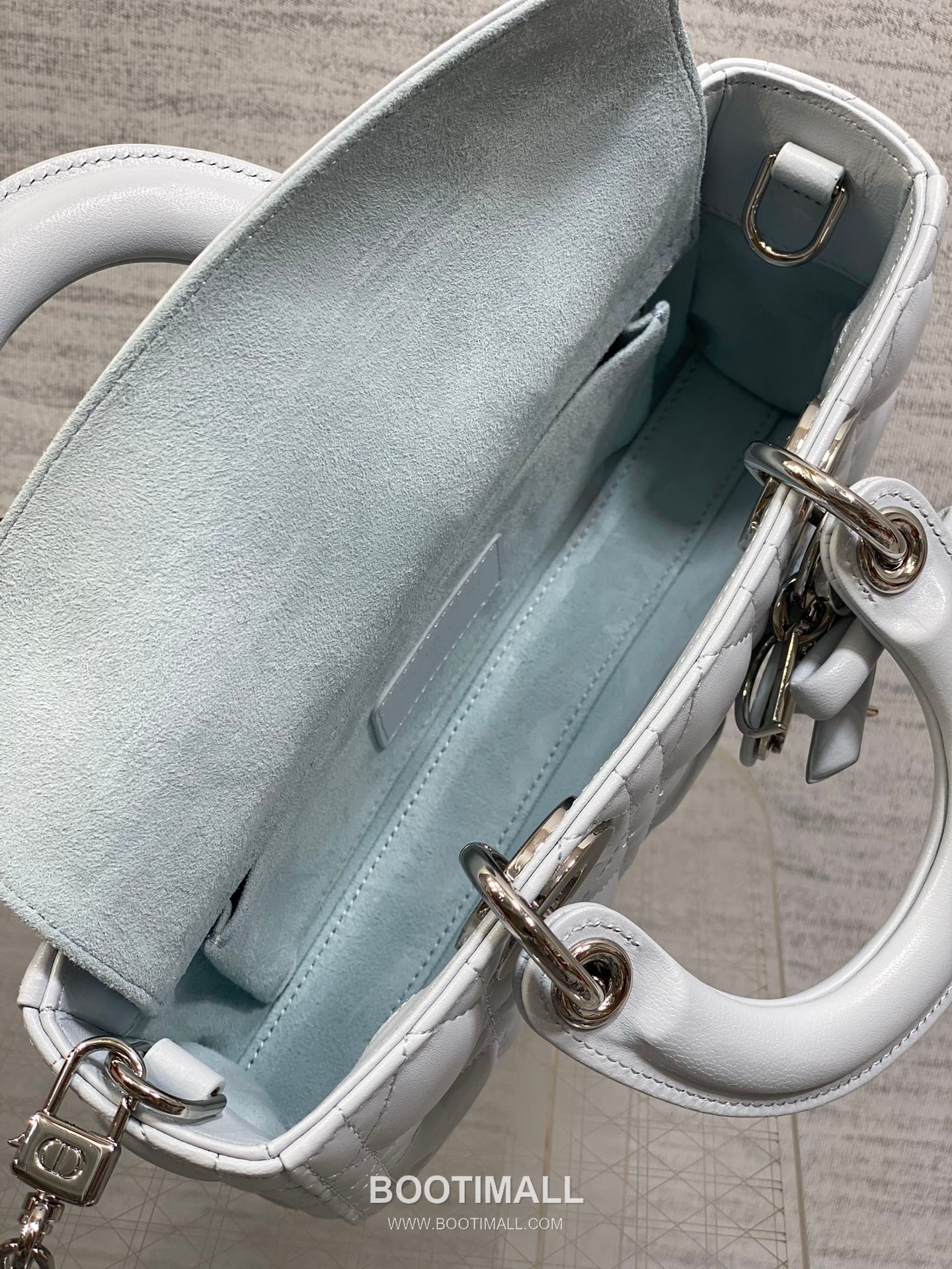 Dior D-Joy Lambskin Quilted Top Handle Bag with Bow Charm Double Strap 디올 디조이 램스킨 퀼팅 보우 참 더블 스트랩 탑핸들백 블랙 22cm 19