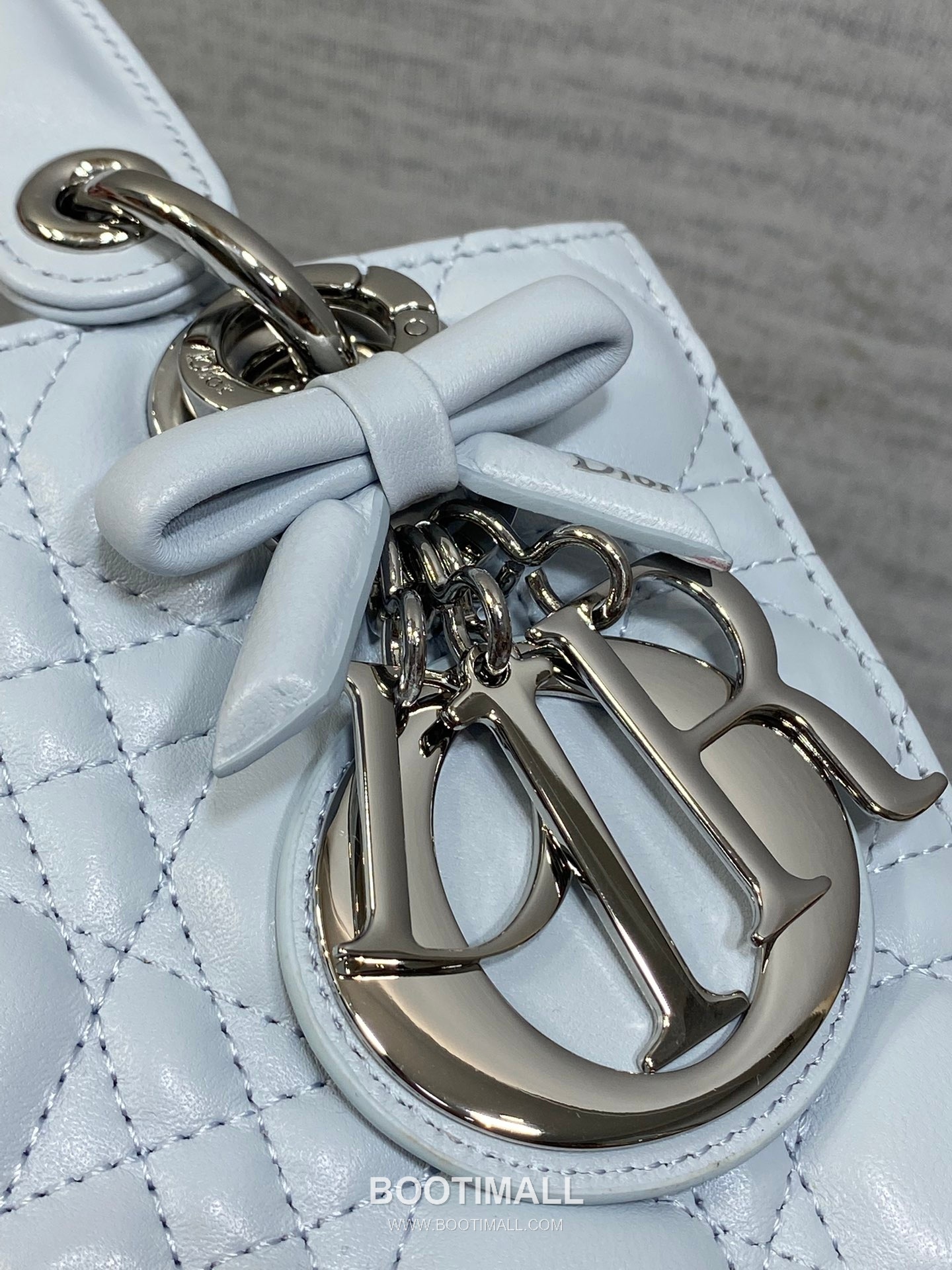 Dior Lady Dior Lambskin Quilted Top Handle Bag with Bow Charm Letter Strap 디올 레이디디올 램스킨 퀼팅 보우 참 레터 스트랩 탑핸들백 블랙 20cm 3