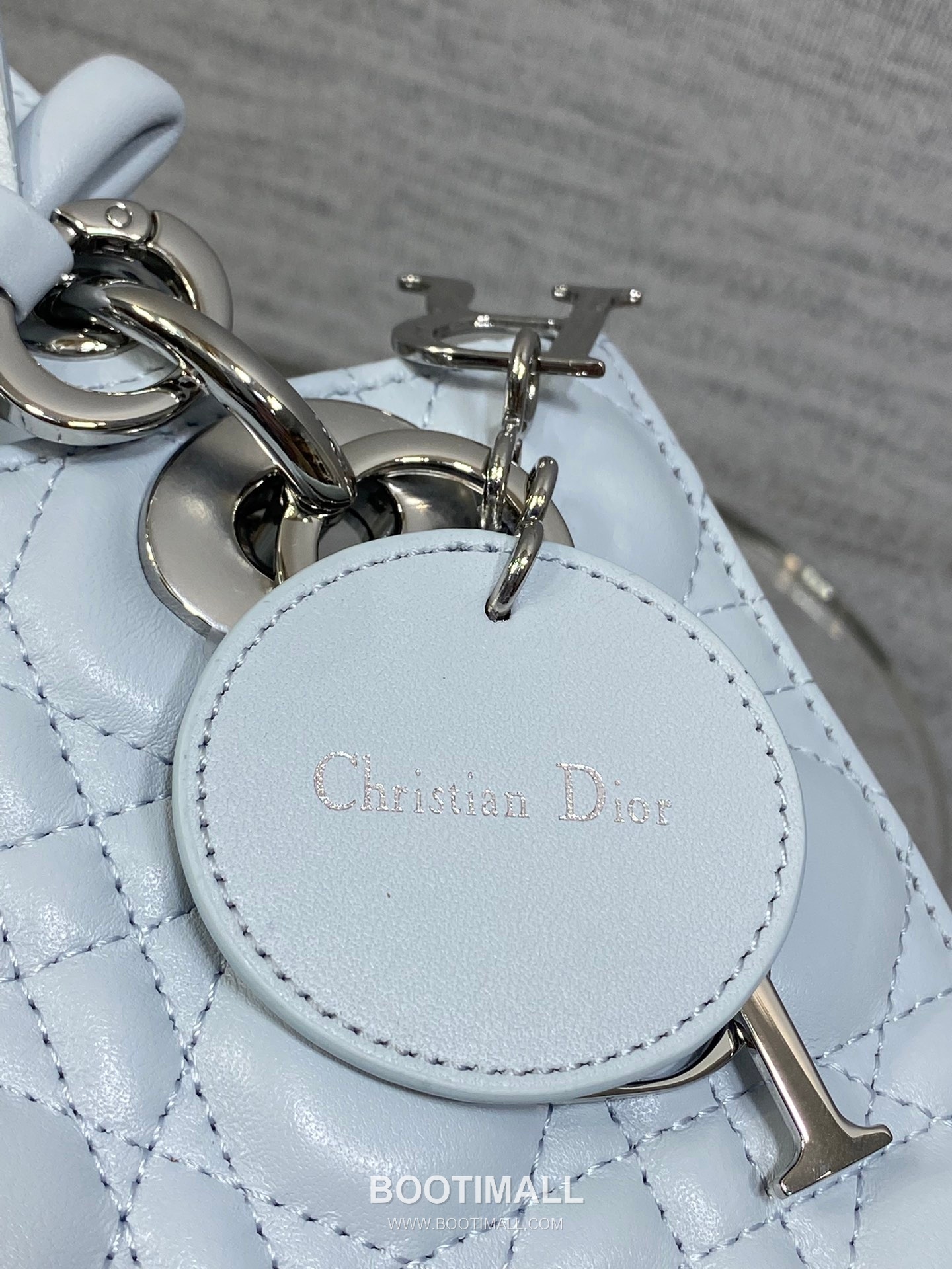 Dior Lady Dior Lambskin Quilted Top Handle Bag with Bow Charm Letter Strap 디올 레이디디올 램스킨 퀼팅 보우 참 레터 스트랩 탑핸들백 블랙 20cm 4