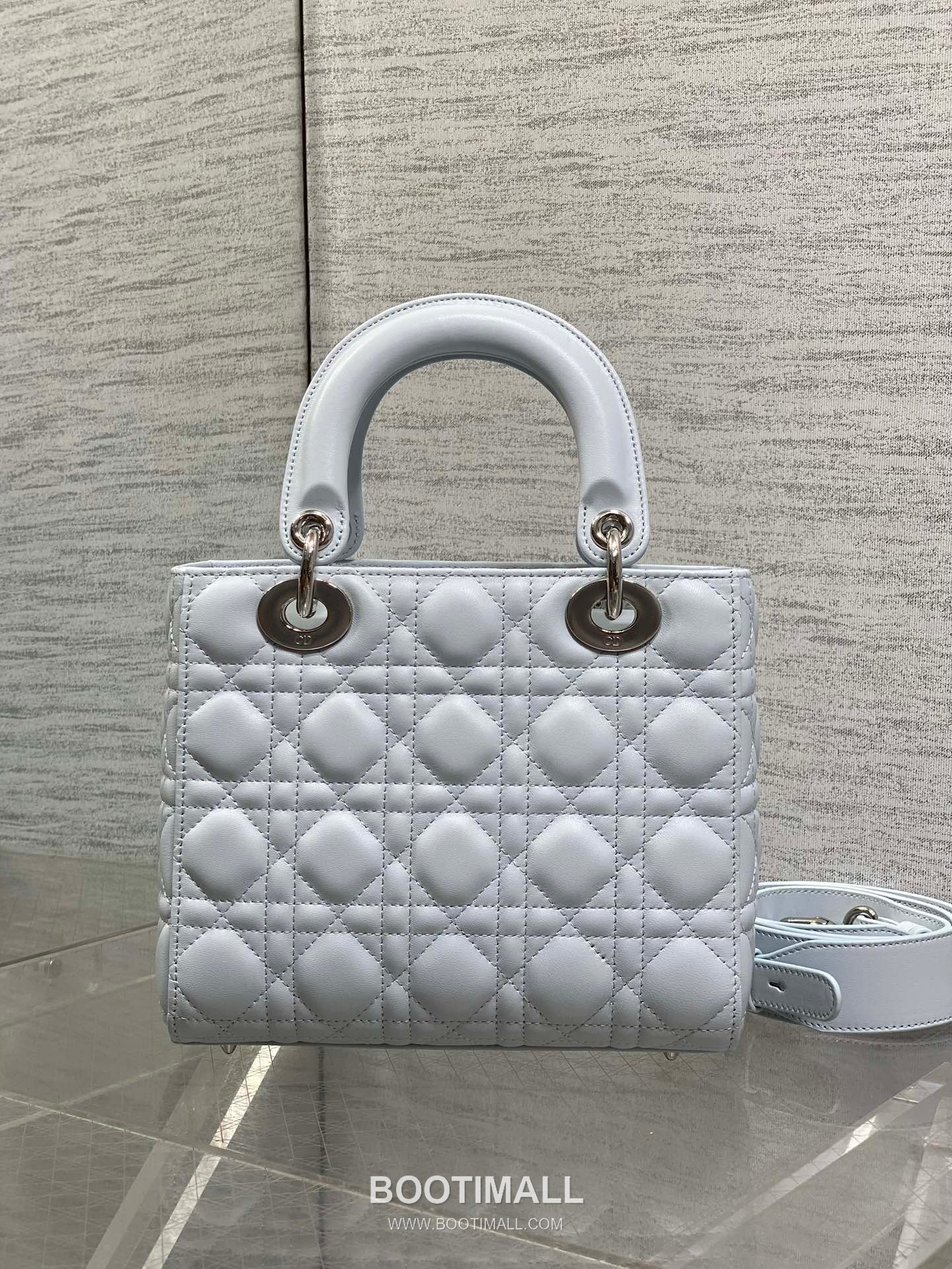 Dior Lady Dior Lambskin Quilted Top Handle Bag with Bow Charm Letter Strap 디올 레이디디올 램스킨 퀼팅 보우 참 레터 스트랩 탑핸들백 블랙 20cm 5