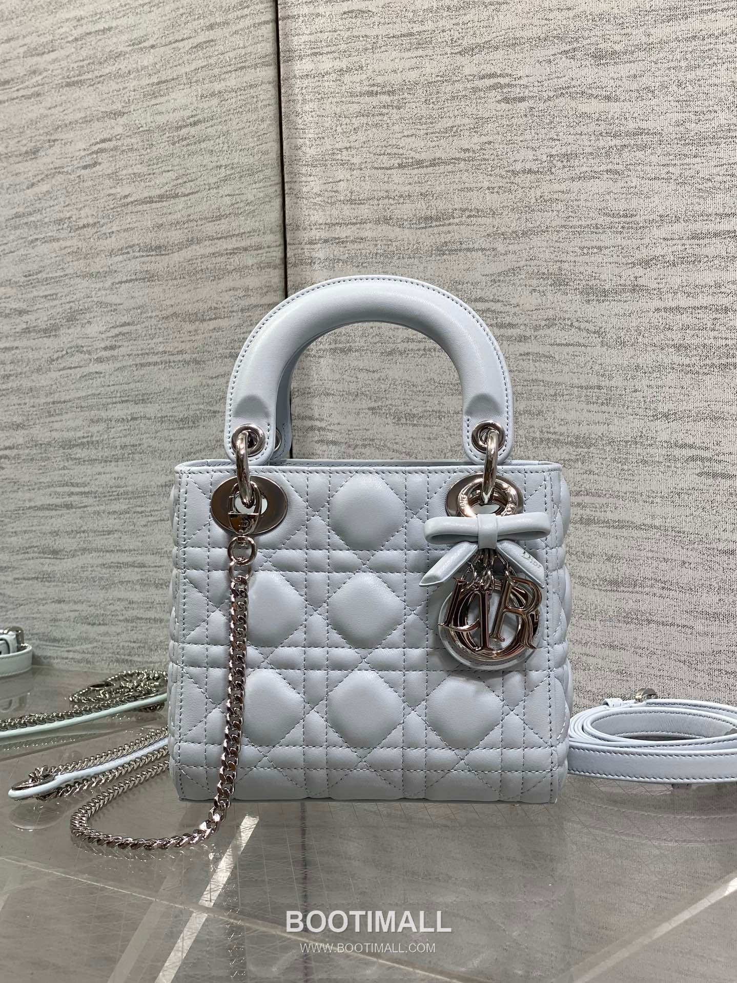 Dior Classic Lady Lambskin Quilted Top Handle Bag with Bow Charm Letter Strap 디올 클래식 레이디 램스킨 퀼팅 보우 참 레터 스트랩 탑핸들백 블랙 17cm 1