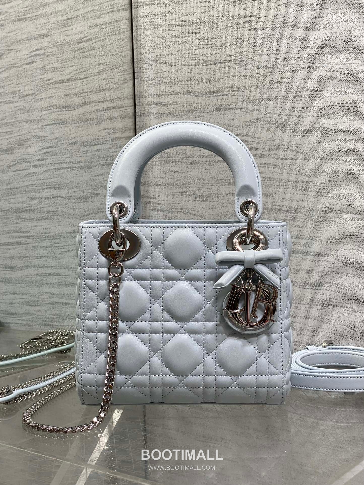 Dior Classic Lady Lambskin Quilted Top Handle Bag with Bow Charm Letter Strap 디올 클래식 레이디 램스킨 퀼팅 보우 참 레터 스트랩 탑핸들백 블랙 17cm 2